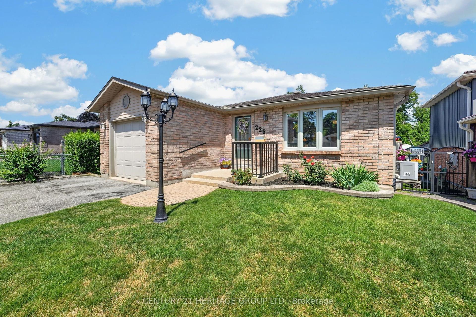226 Lillian Crescent, Barrie — Detached for sale, photo 1