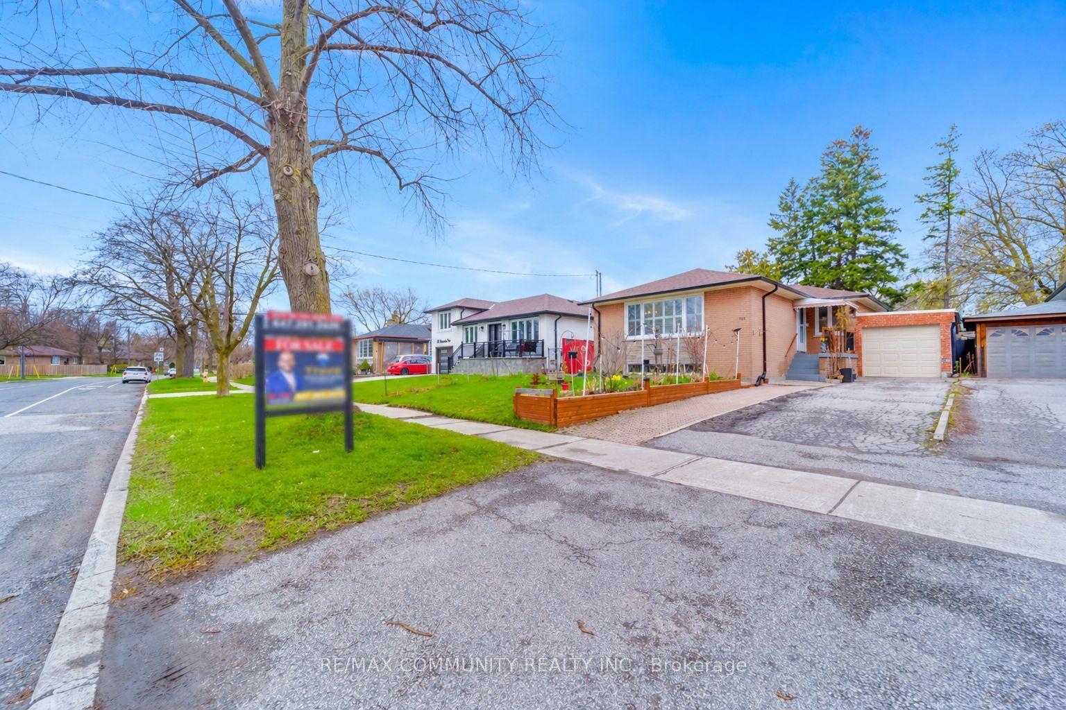 118 Brimorton Drive — photo 1