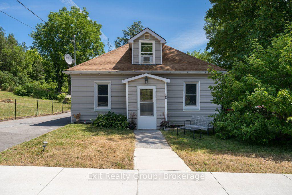 45 McClellan Street, Tweed — Detached for sale, photo 1