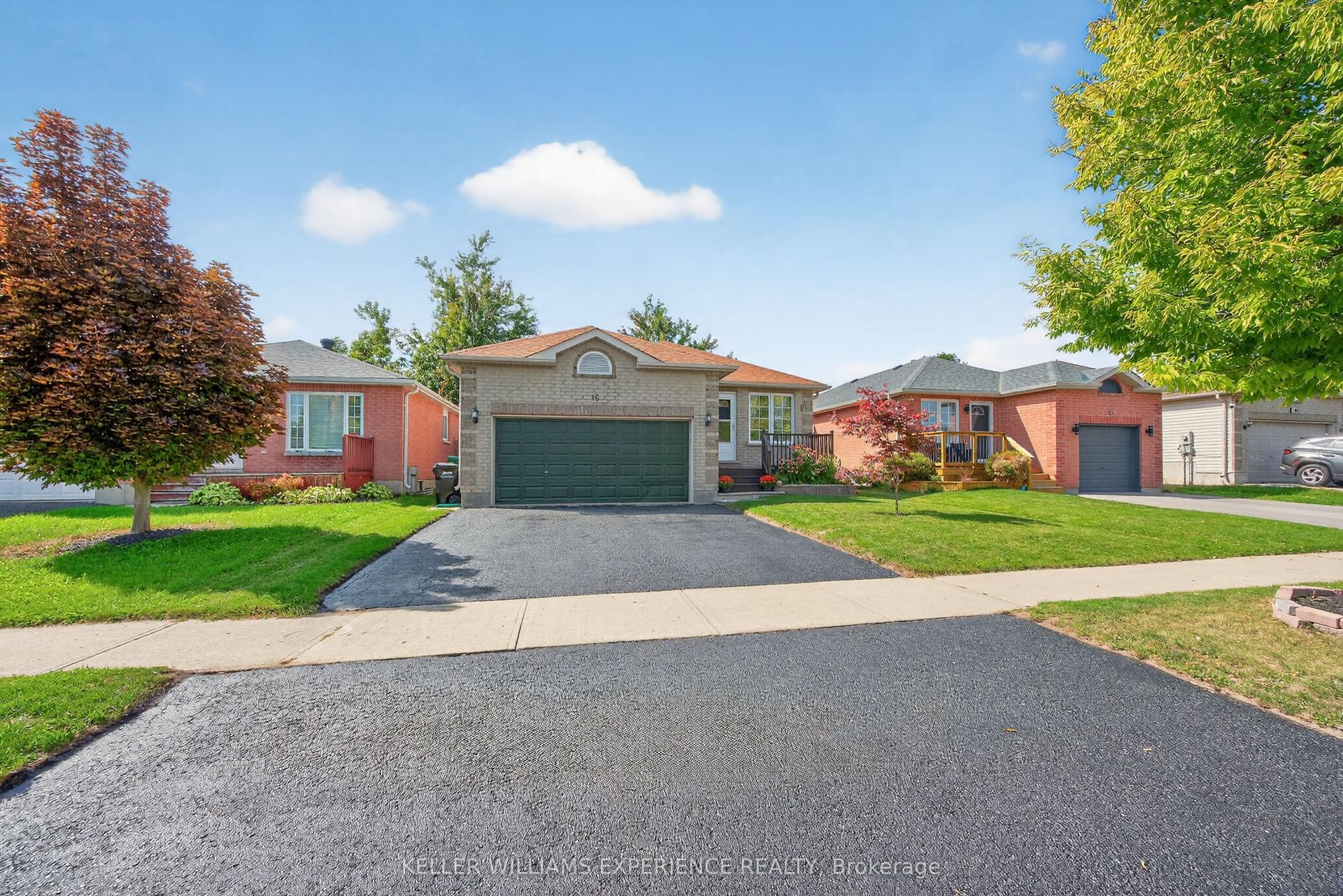 16 Larkin Drive, Barrie — Detached for sale, photo 1