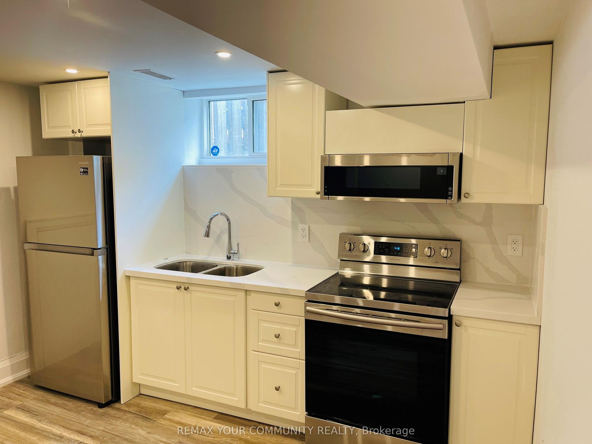 32 Kitimat Crescent, Aurora — Detached for lease, photo 1