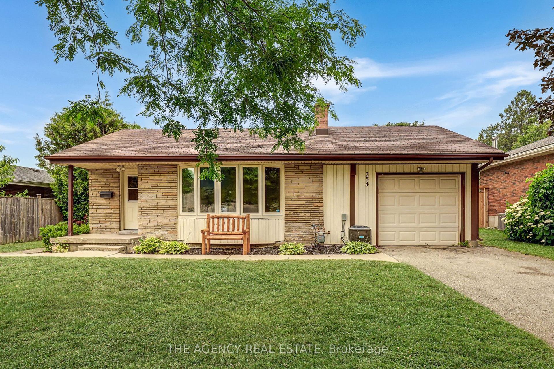 254 King Edward Avenue, London South — Detached for sale, photo 1