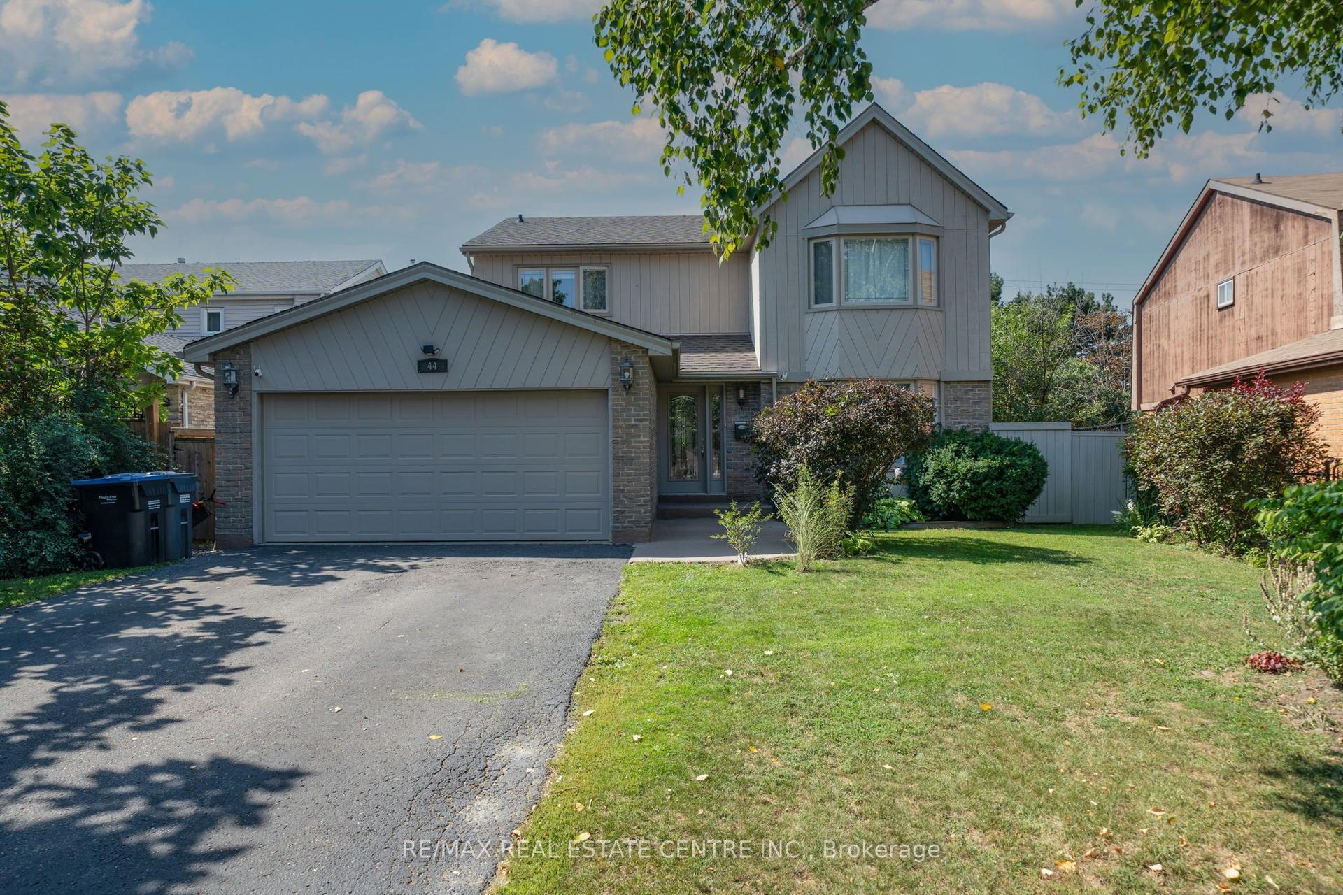 44 Madelaine Crescent, Brampton — Detached for sale, photo 1