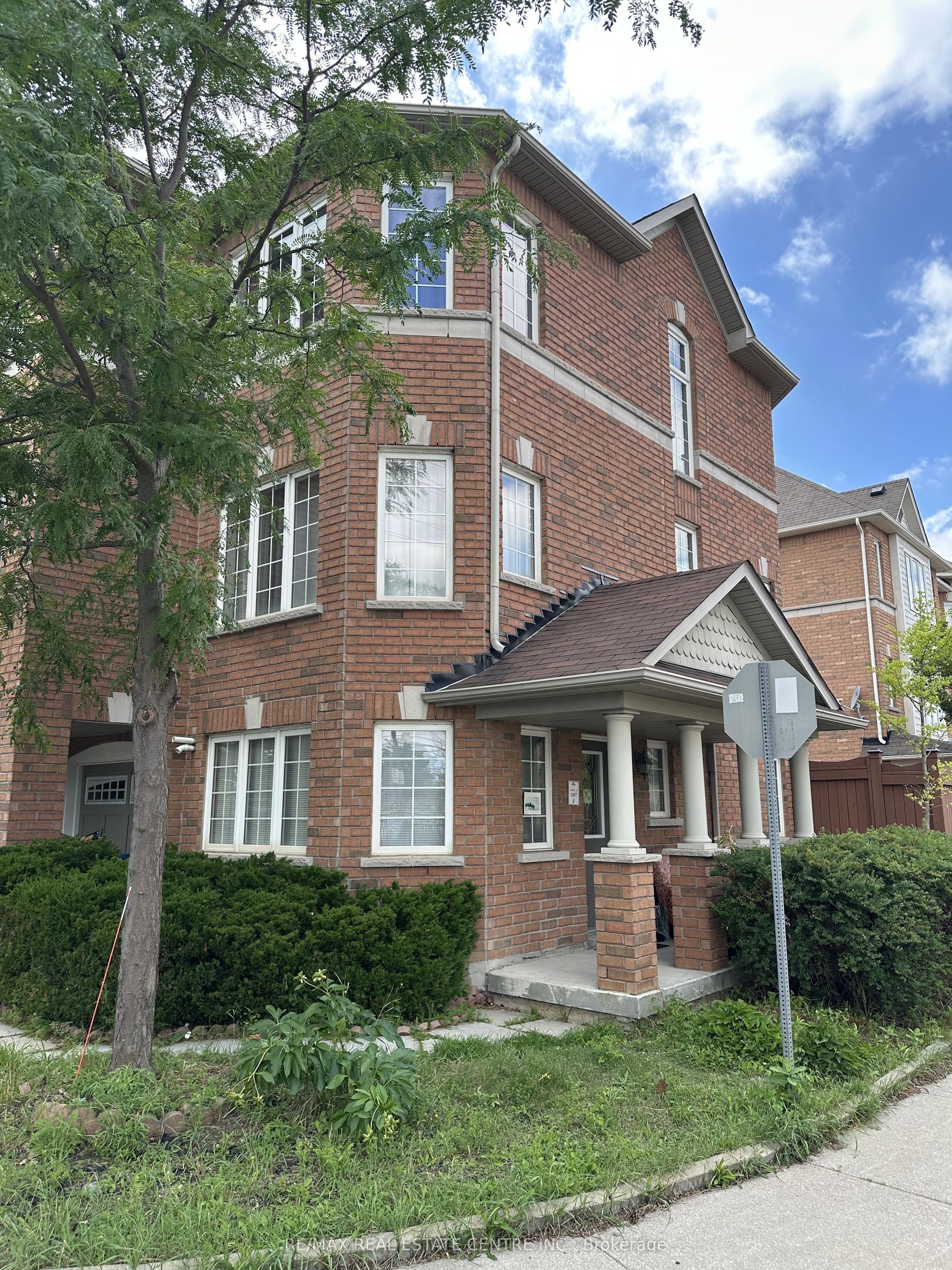 29 October Place 1B #1B, Brampton — Townhouse for lease, photo 1