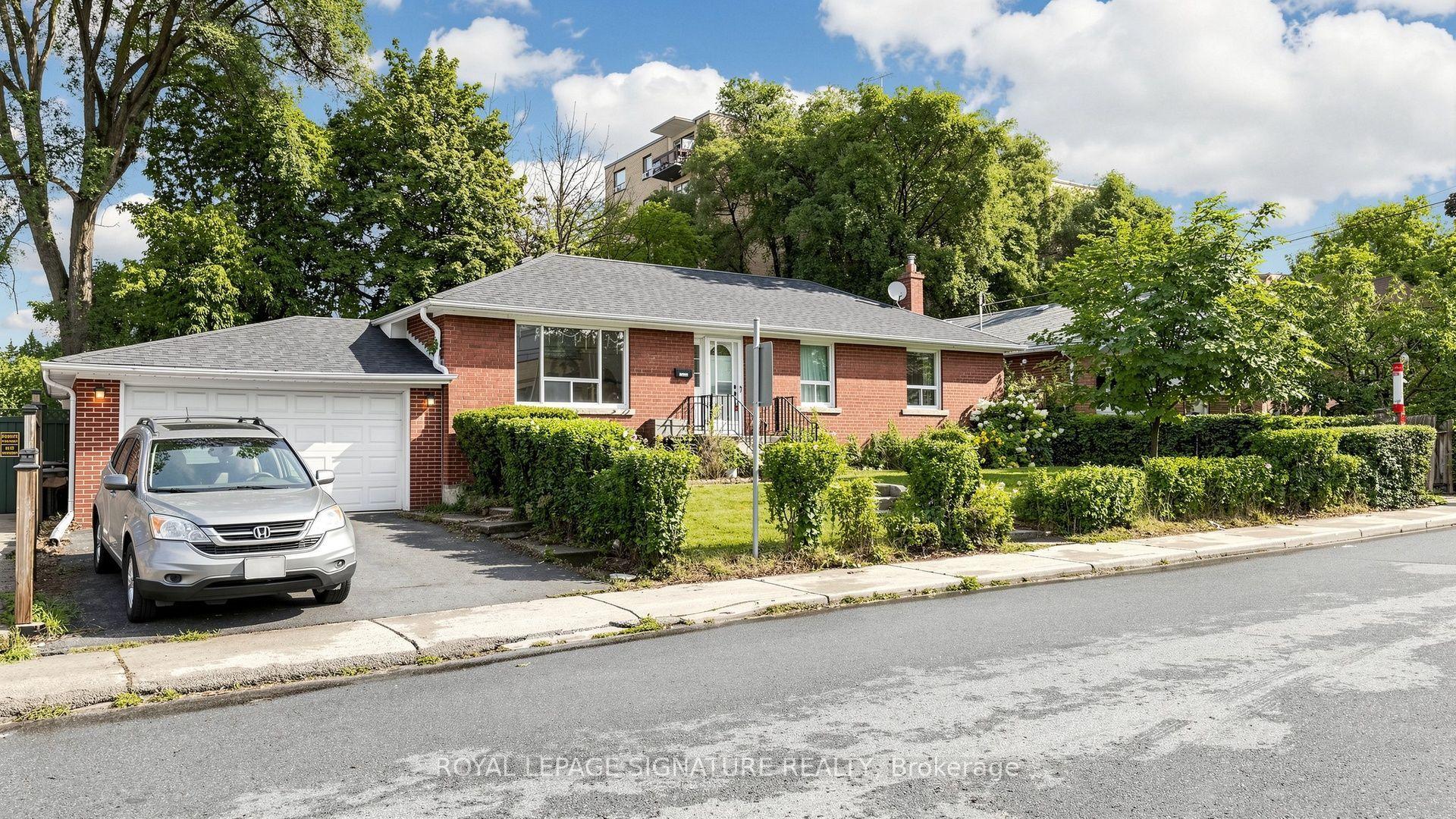 256 Ferris Road, Toronto — Detached for sale, photo 1