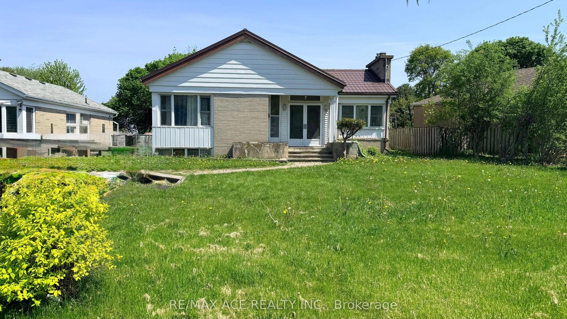 7 Dennett Drive Main #Main — photo 1