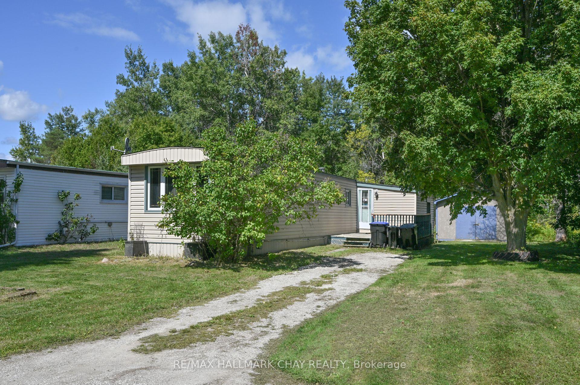 32 Shamrock Crescent — photo 1
