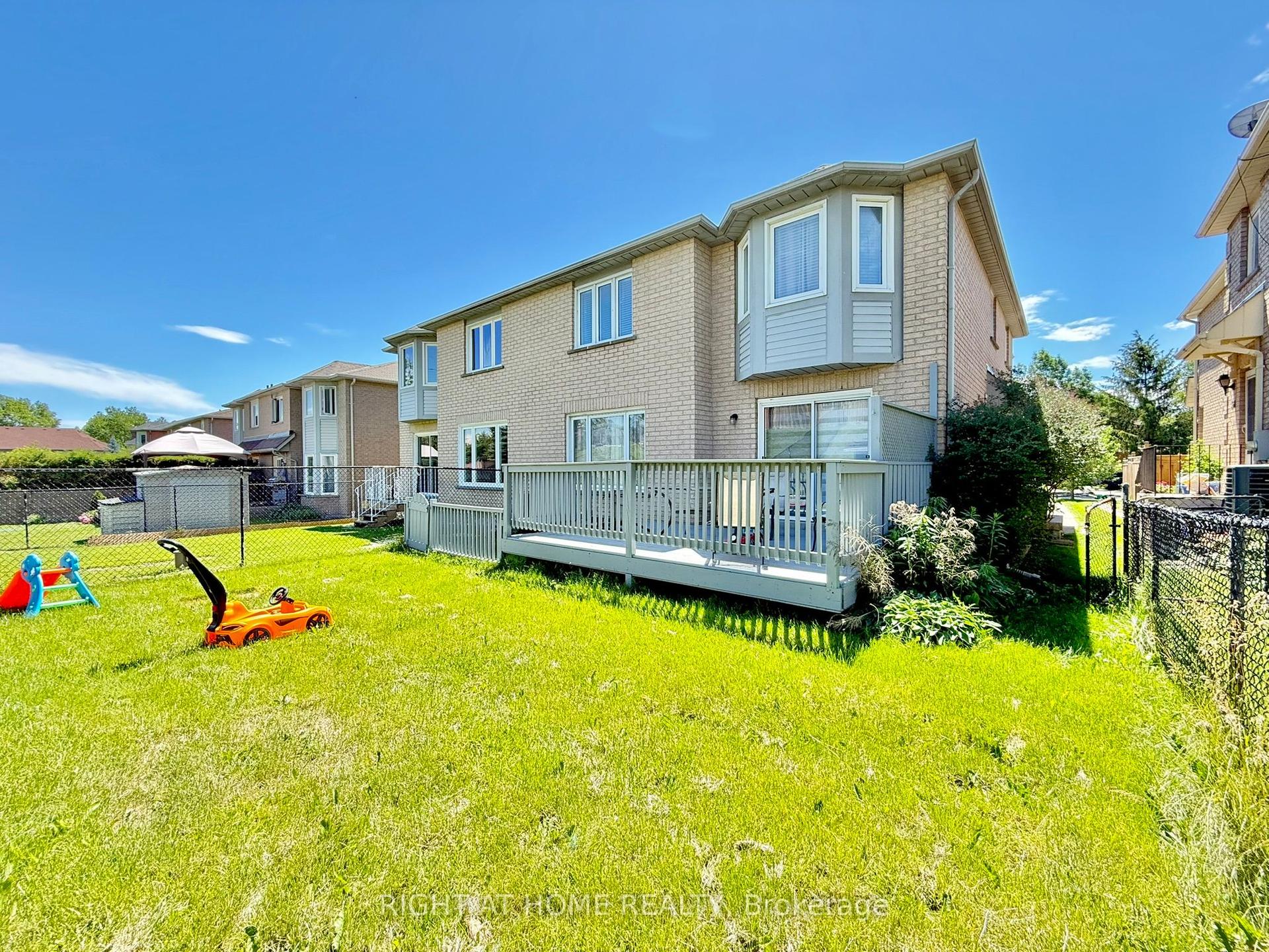 569 Walpole Crescent, Newmarket — Townhouse for lease, photo 1