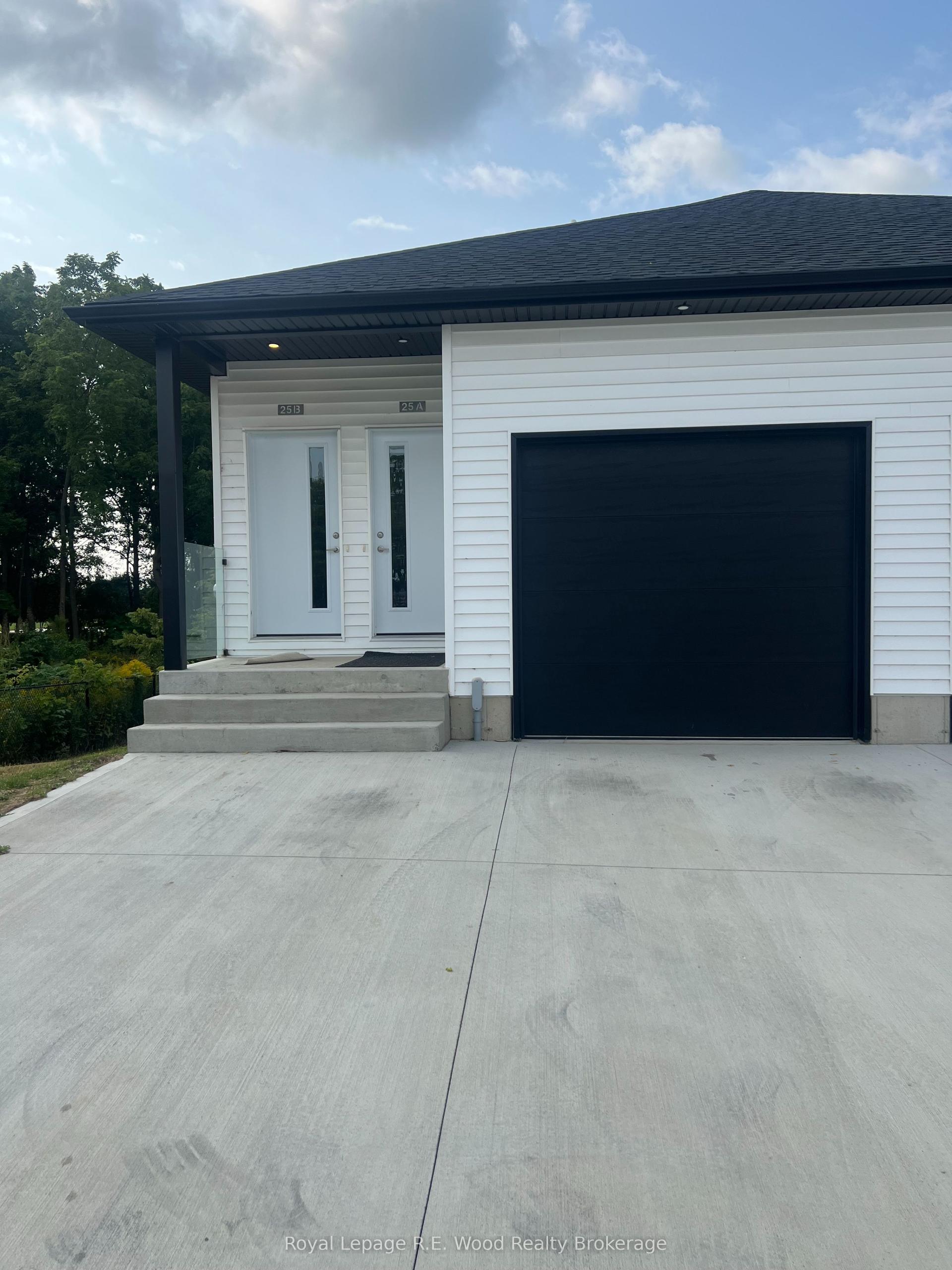 335 John Street S, Aylmer — Condo Town for lease, photo 1