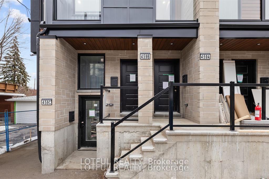 461 Tweedsmuir Avenue B #B — photo 1