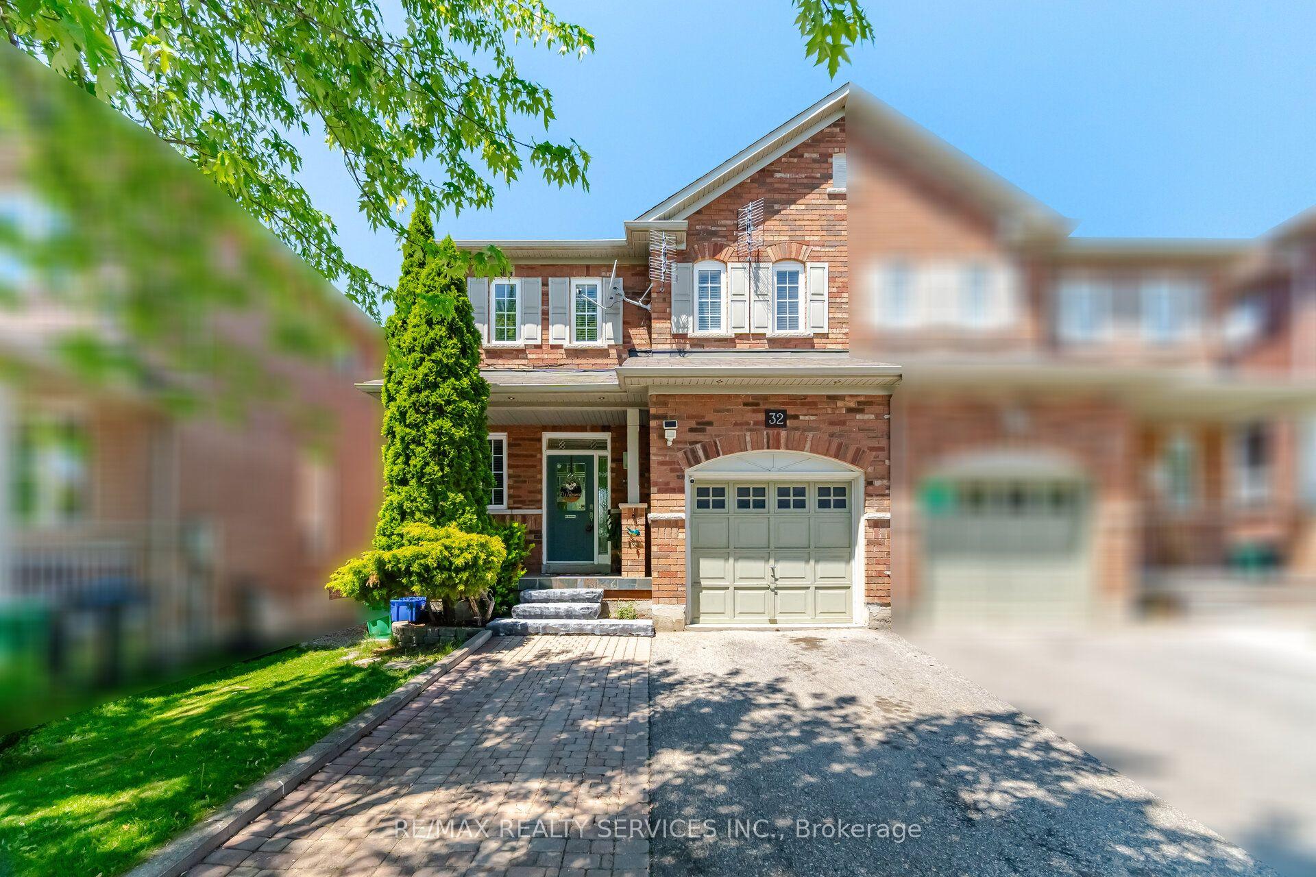 32 Ashdale Road — photo 1