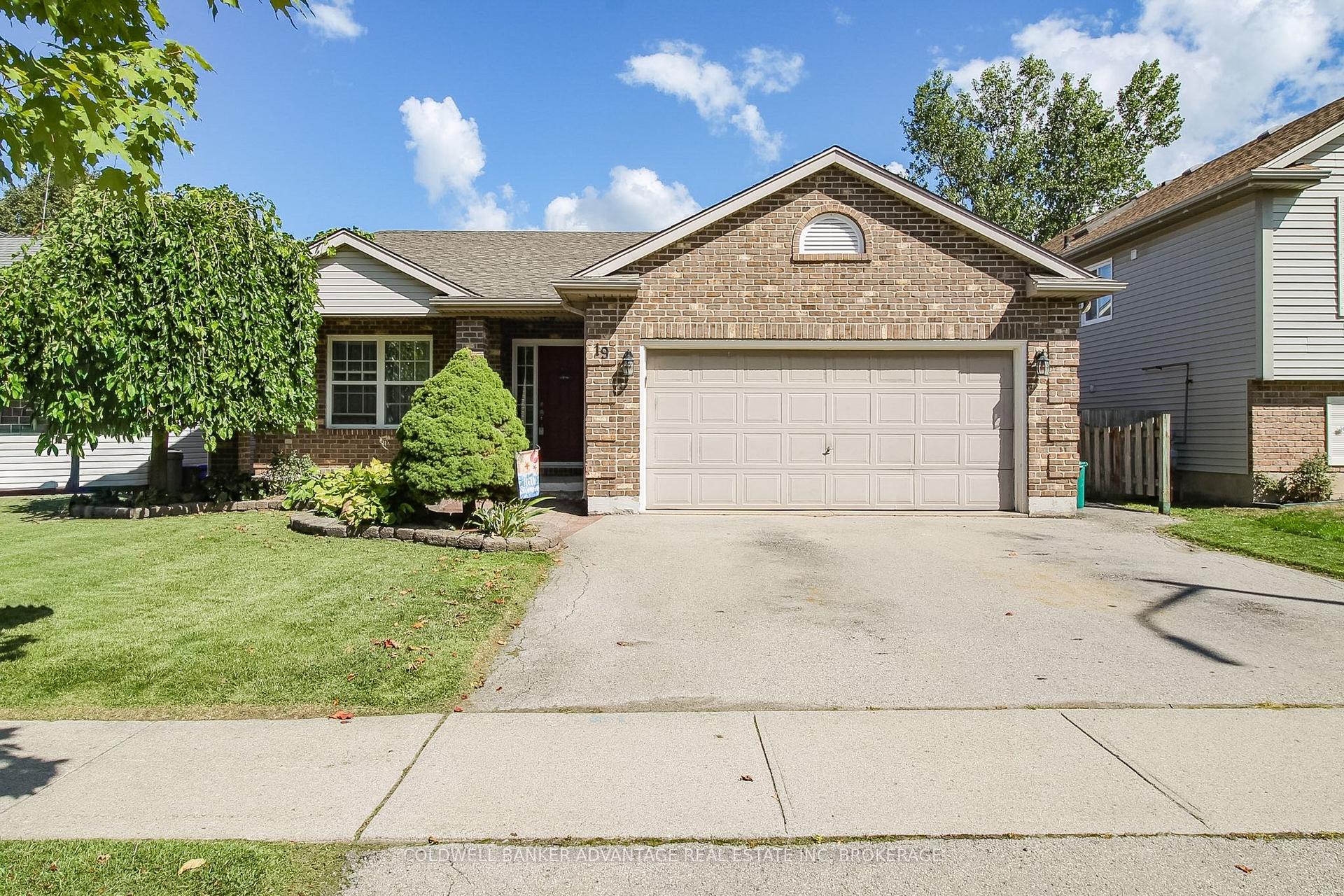 19 Windle Village Crescent — photo 1