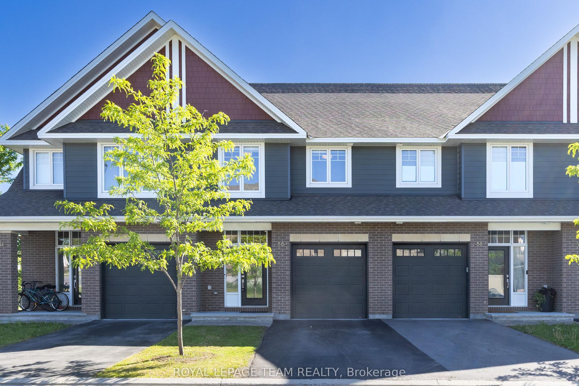 86 Escarpment Crescent — photo 1