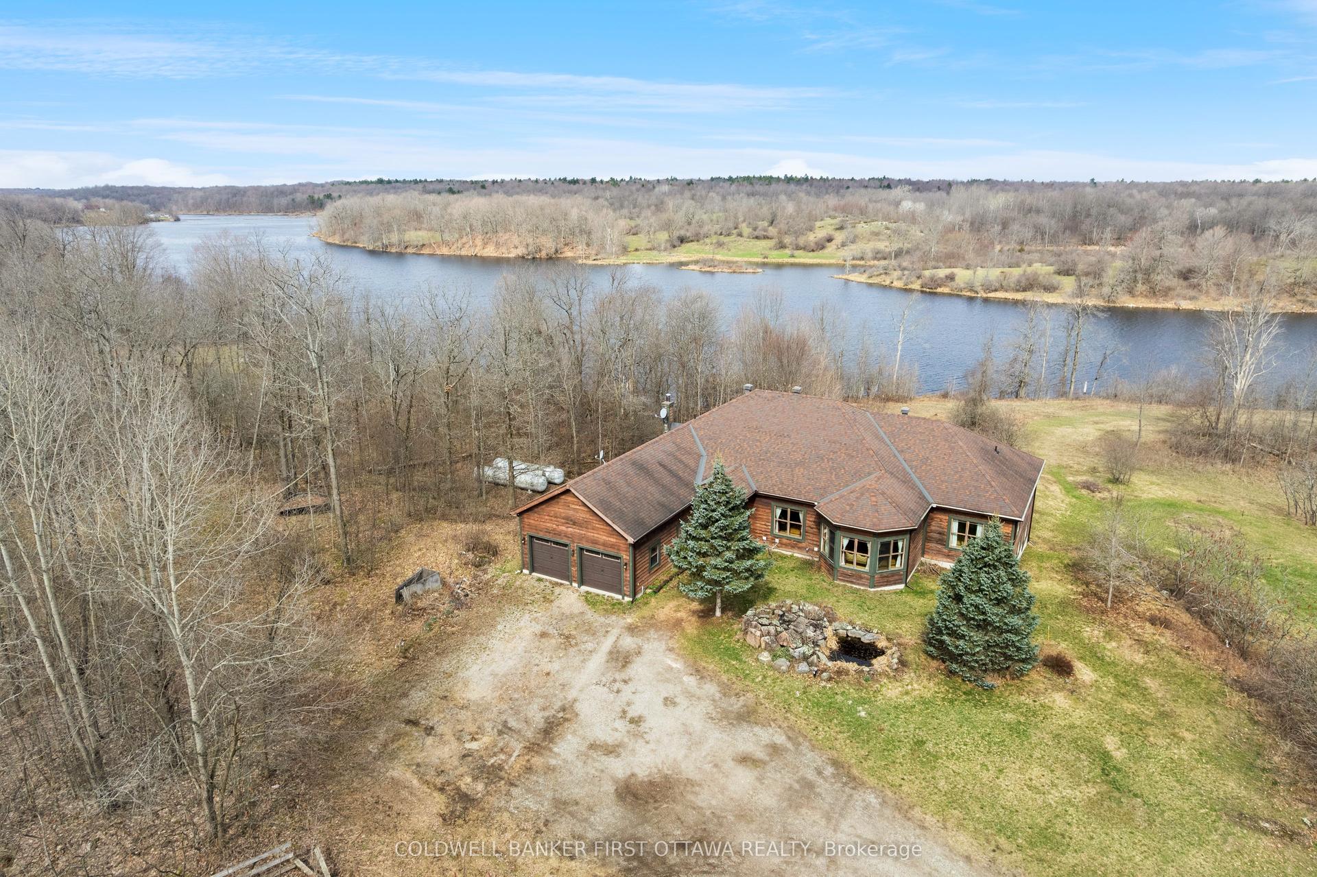 399 Grady Road E — photo 1