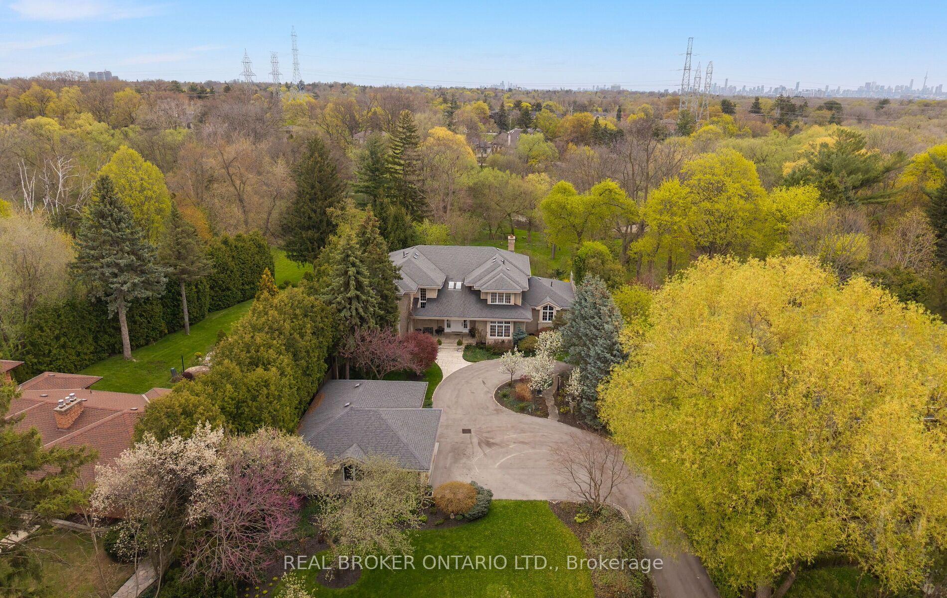 37 Lorraine Gardens — photo 1