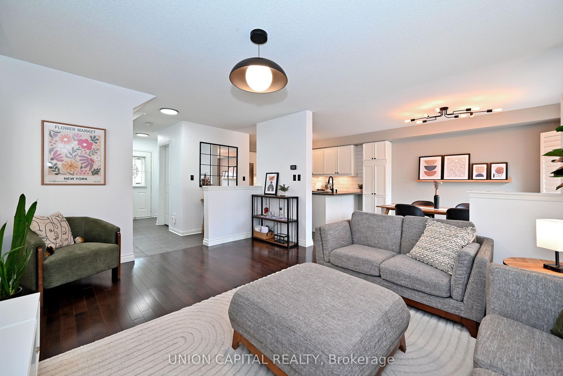 32 Regatta Crescent, Whitby — Semi-Detached for sale, photo 1