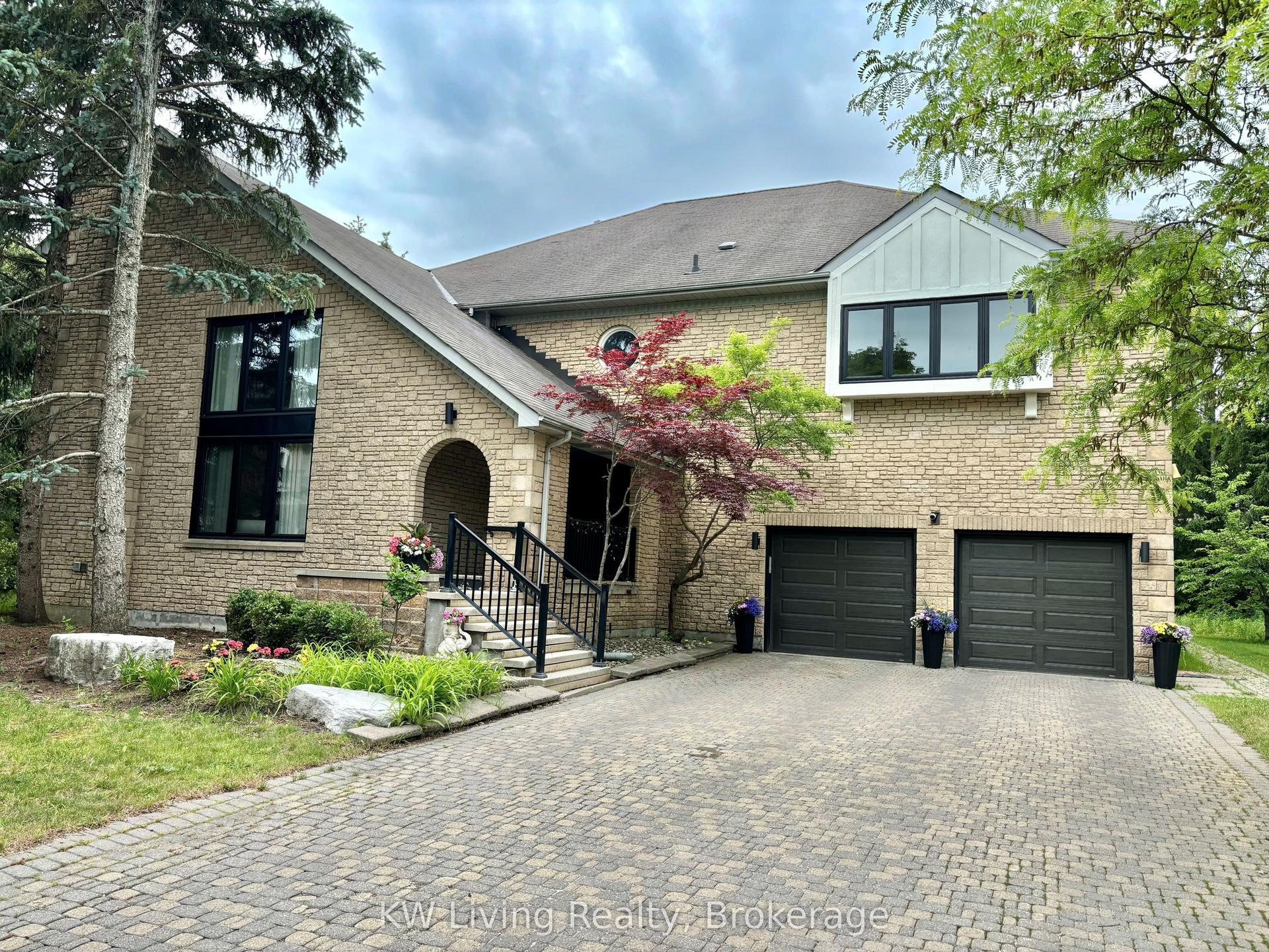 7 Wendover Court — photo 1