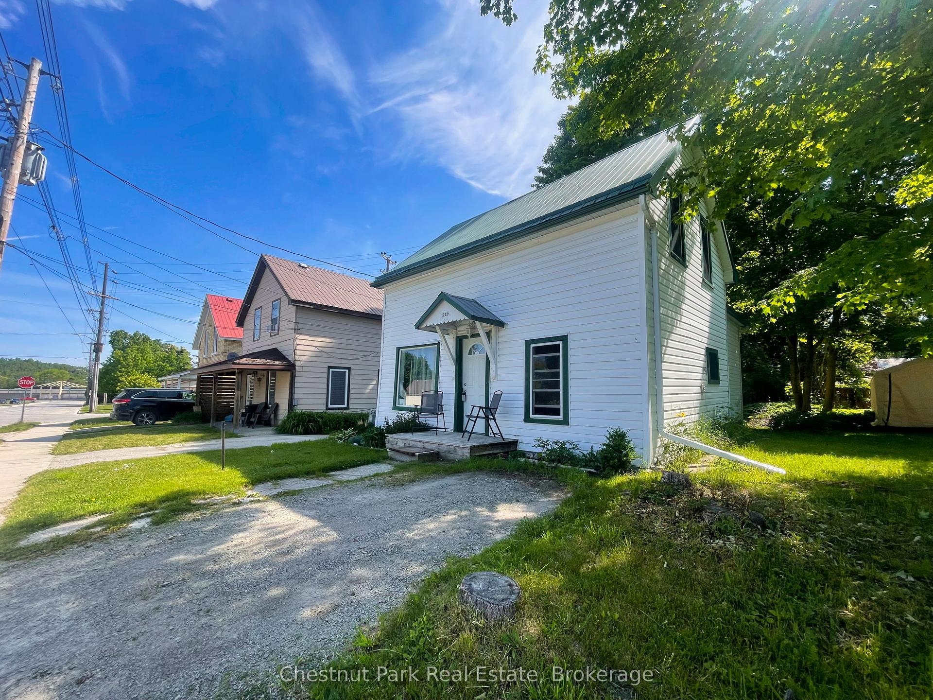 529 Claude Street — photo 1