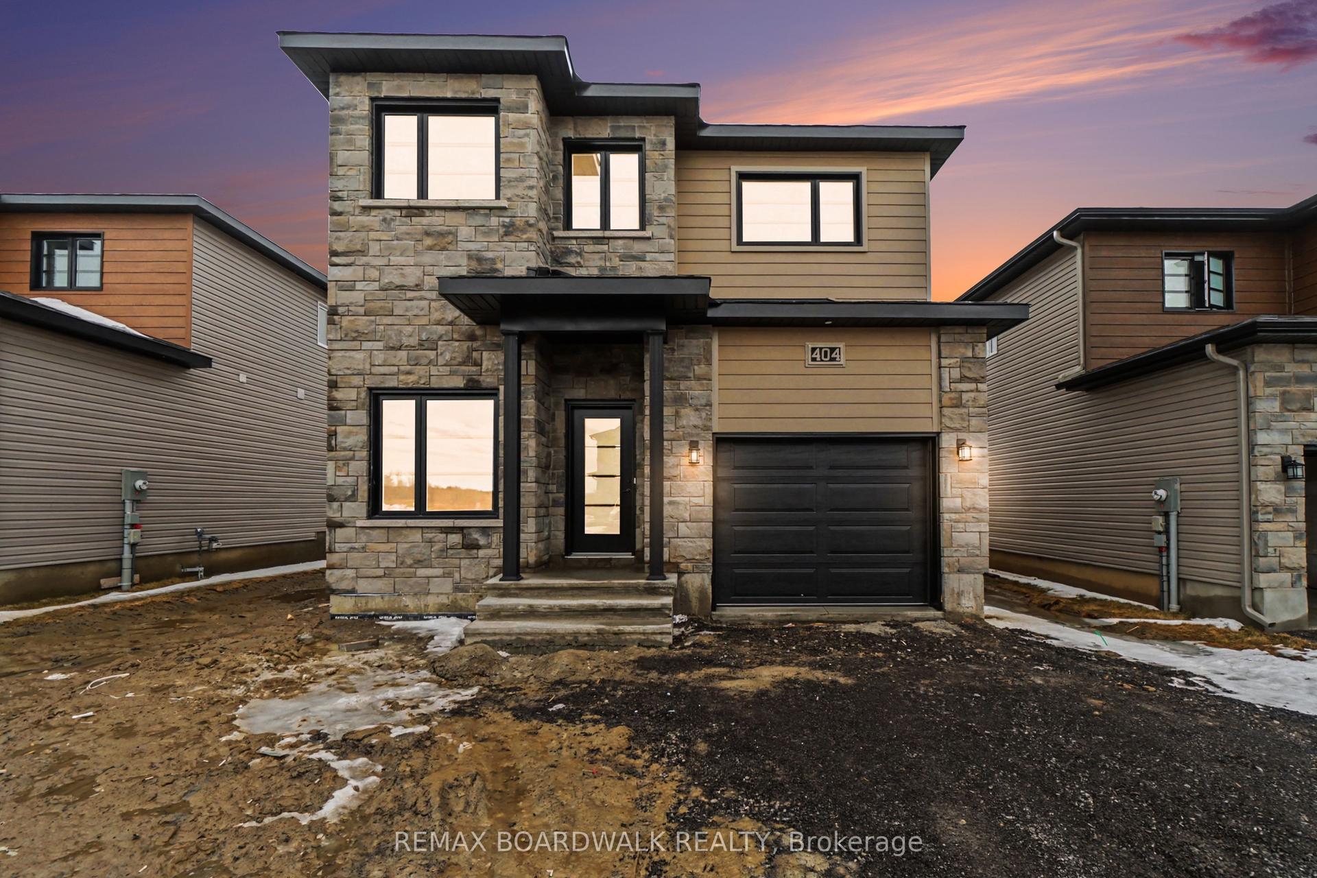 404 FALCON Lane — photo 1