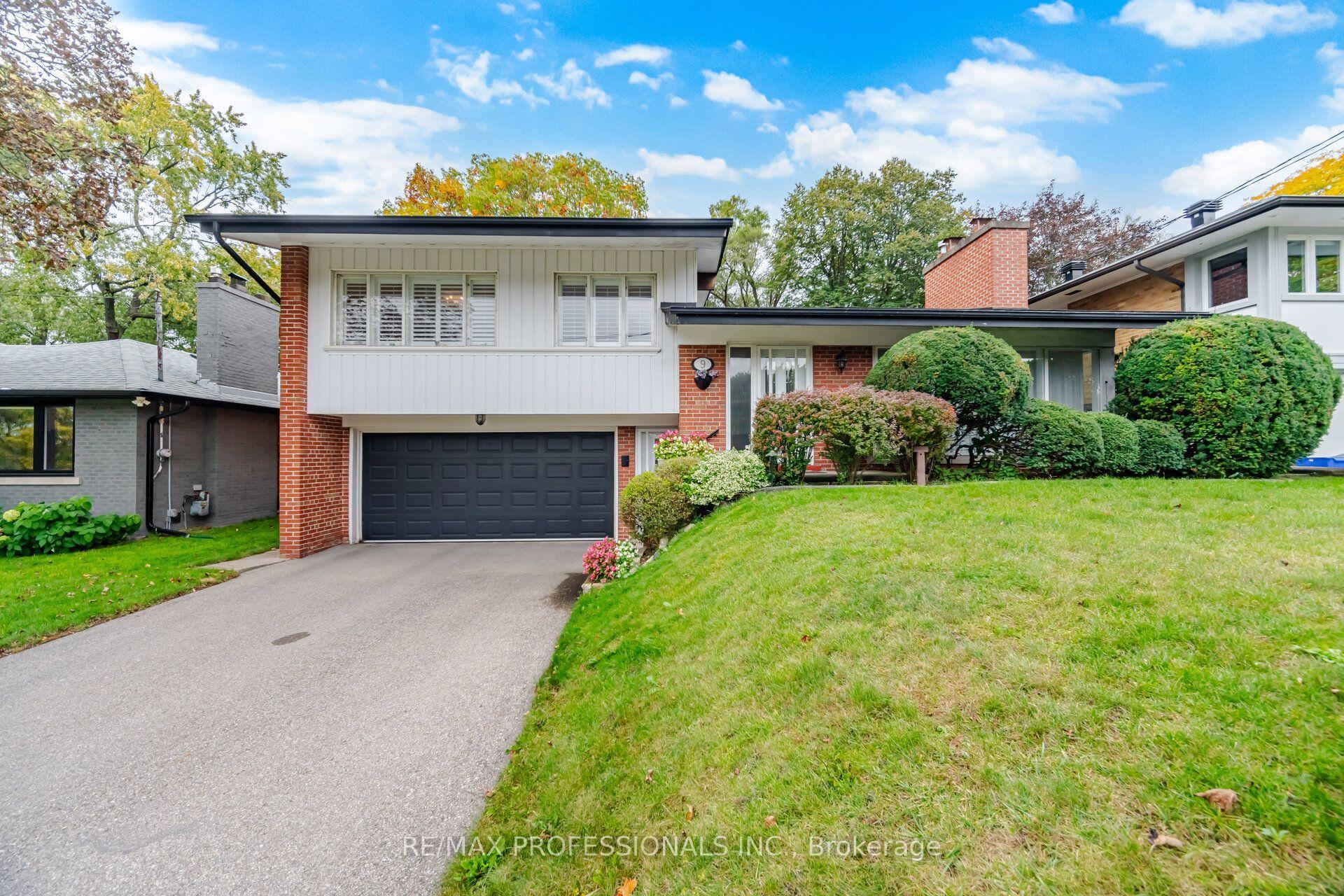 9 Humber Ridge Drive, Toronto — Detached for sale, photo 1