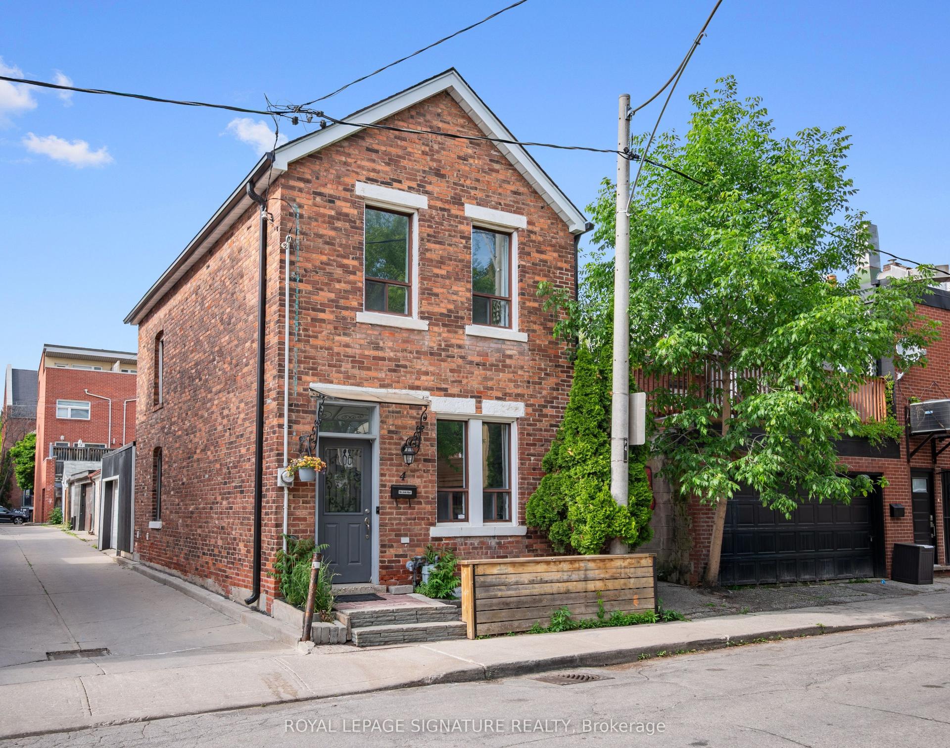 4 Whitaker Avenue, Toronto — Detached for sale, photo 1