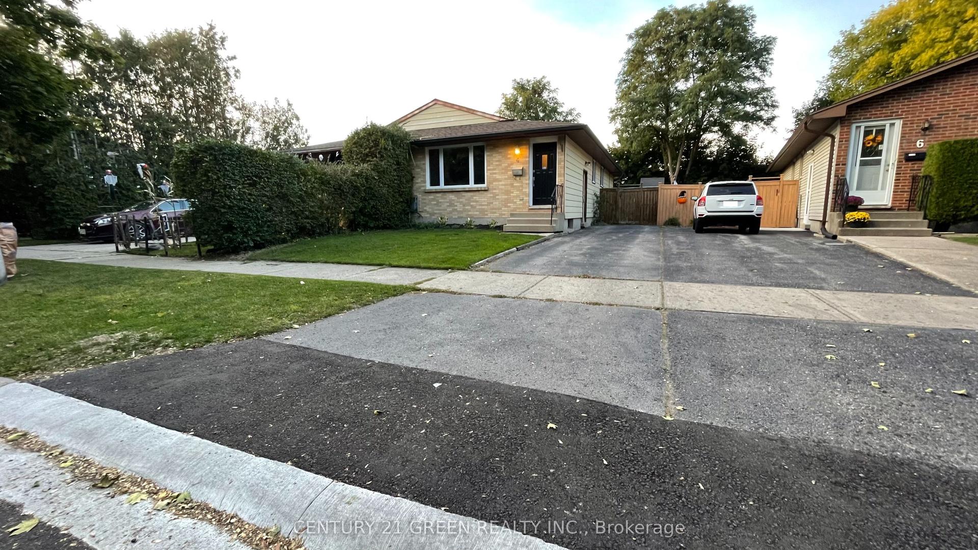 4 WENLOCK Crescent, London North — Semi-Detached for lease, photo 1