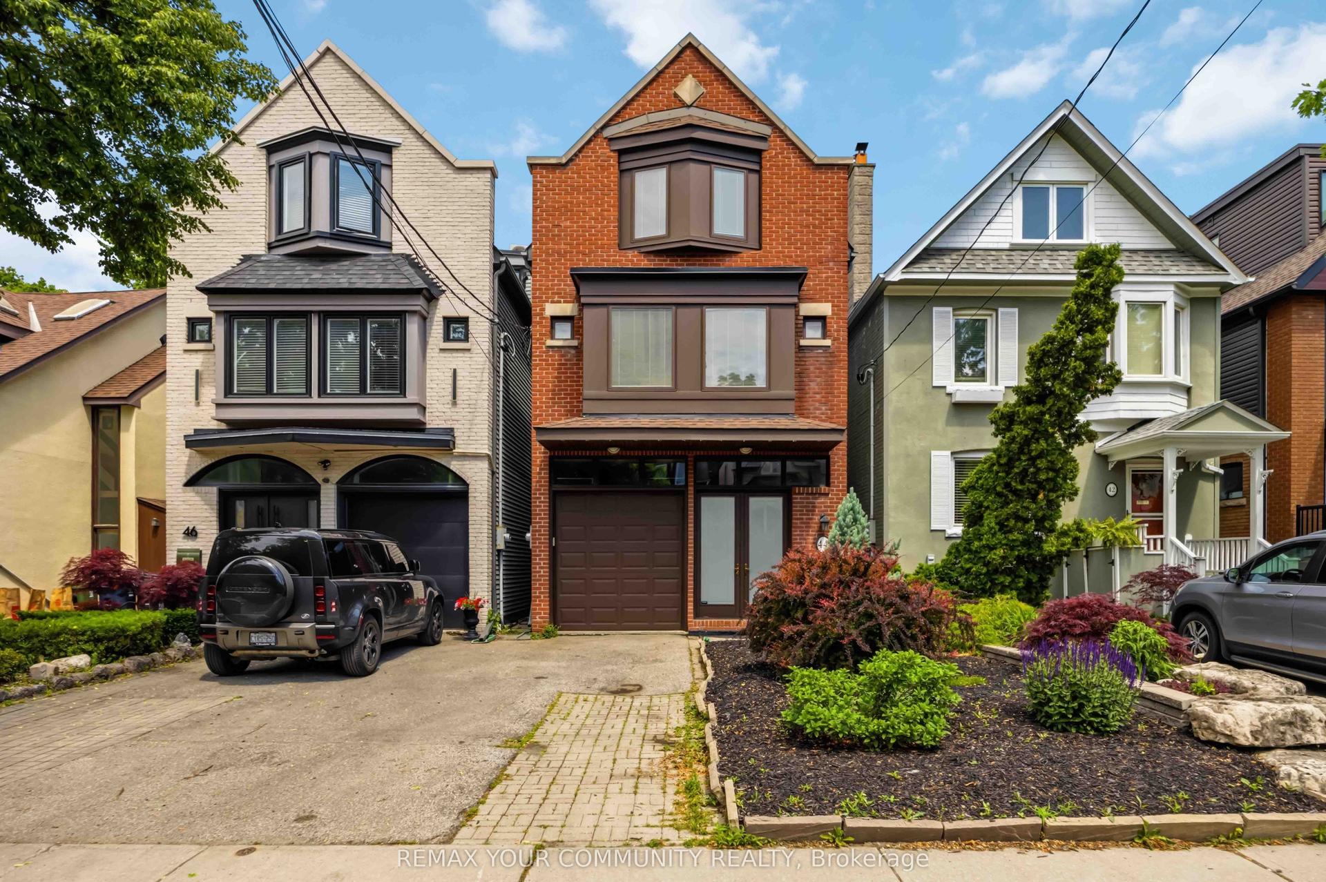 44 Castlefield Avenue — photo 1