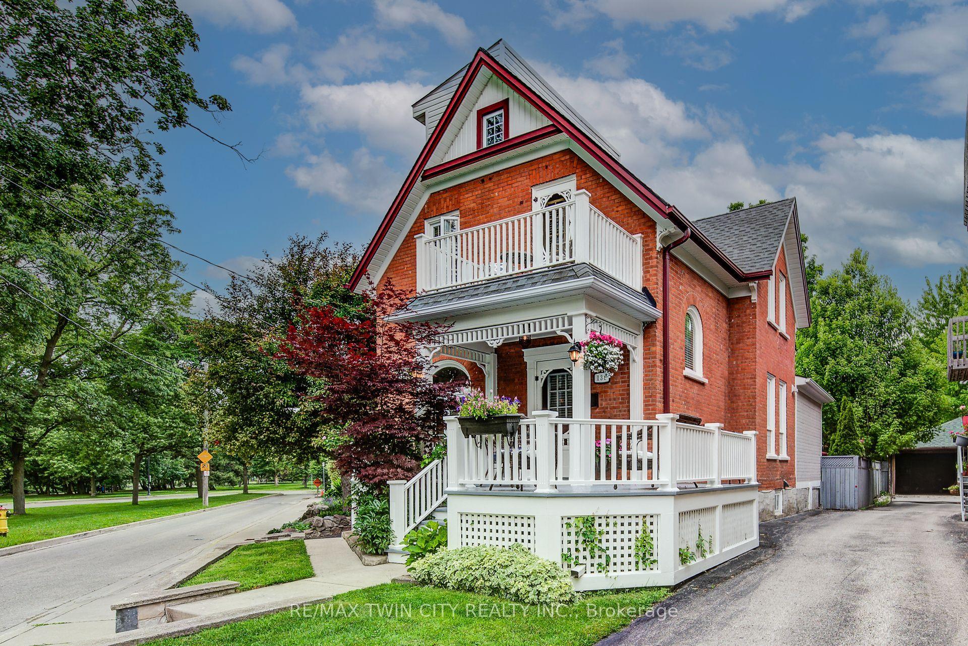 138 Water Street S, Kitchener — Detached for sale, photo 1