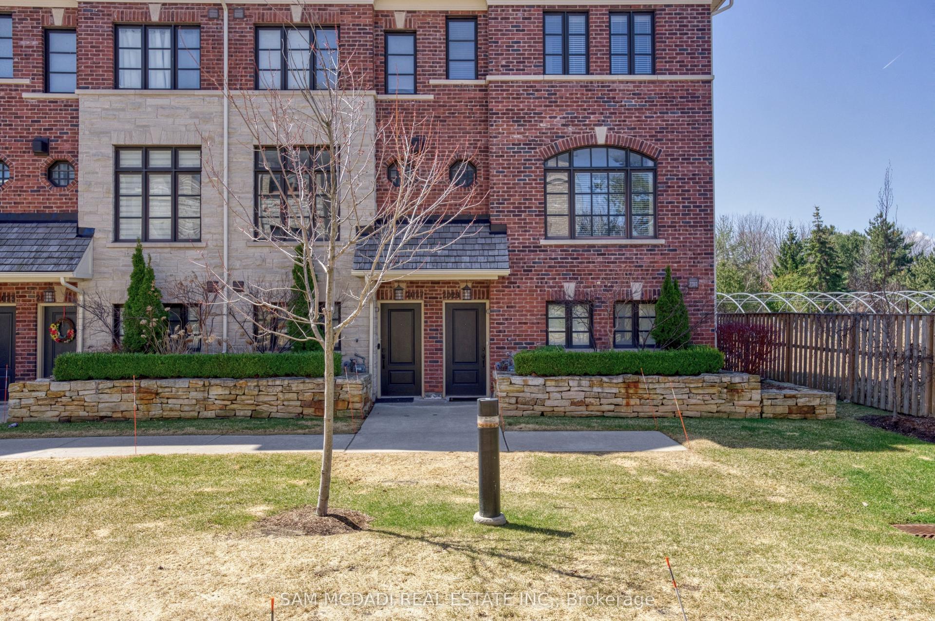 2029 Queensborough Gate — photo 1