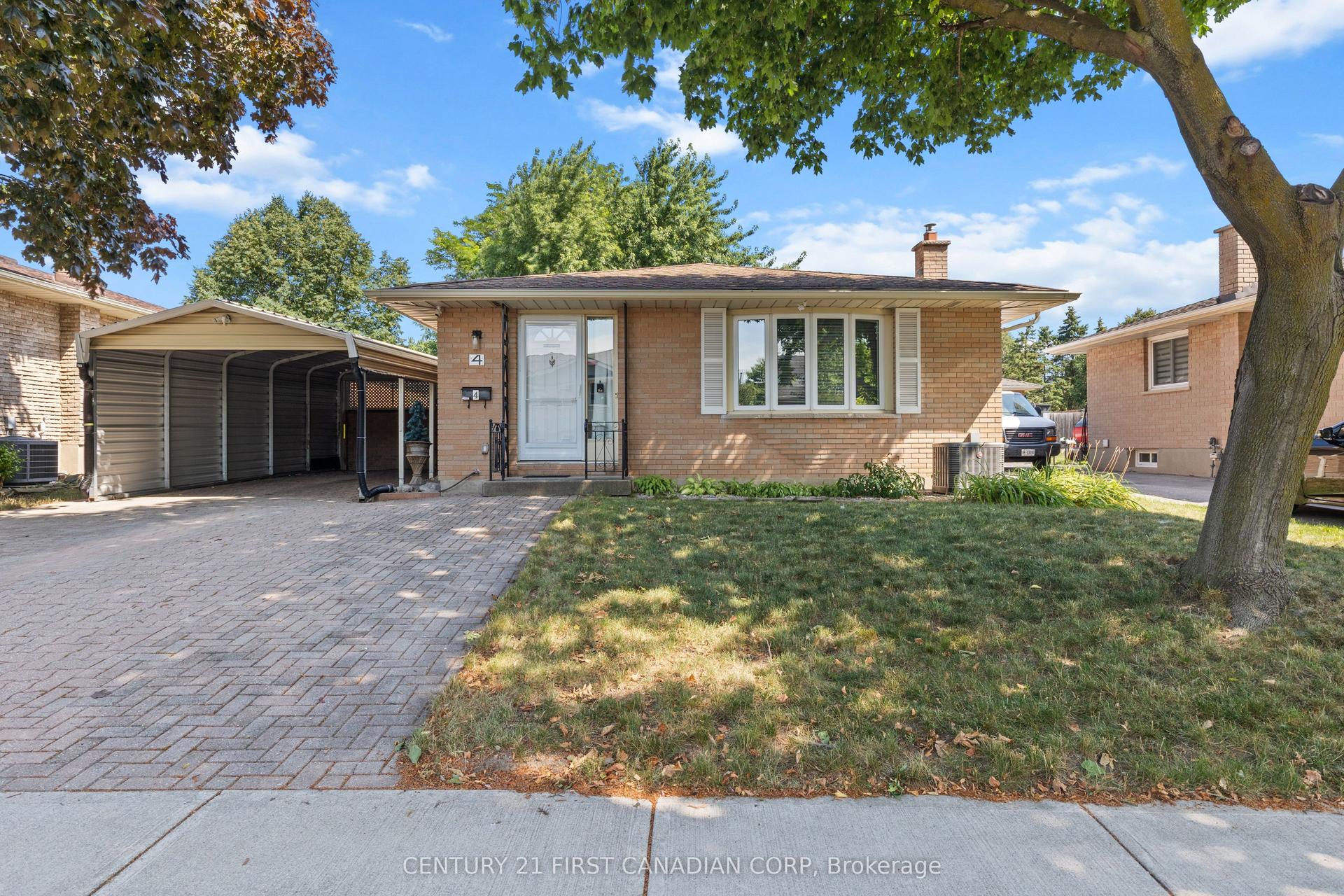 4 Archer Crescent, London South — Detached for sale, photo 1