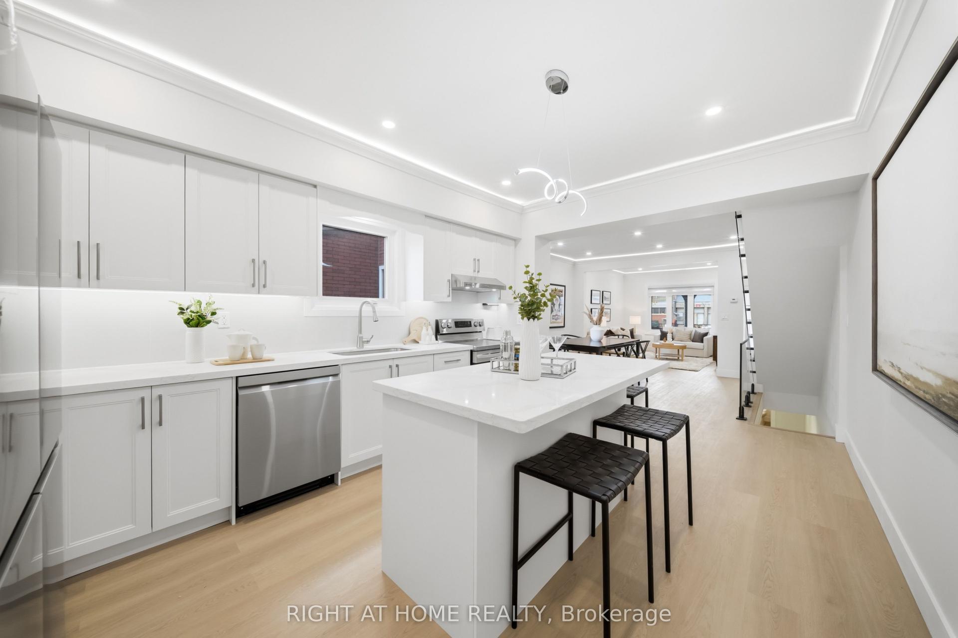 137 Gladstone Avenue — photo 1