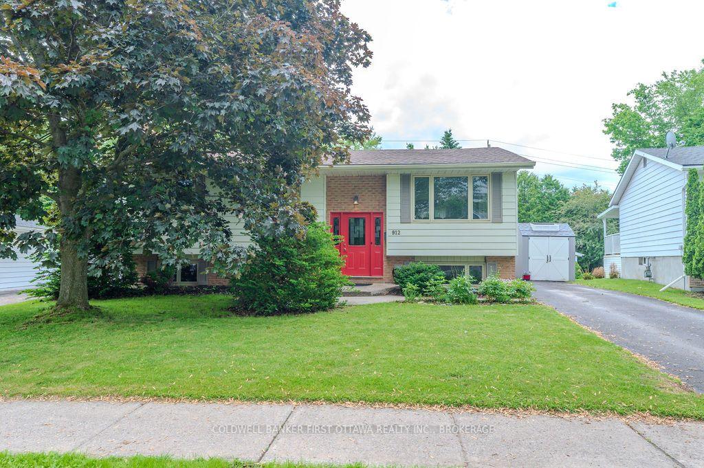 912 Safari Drive — photo 1