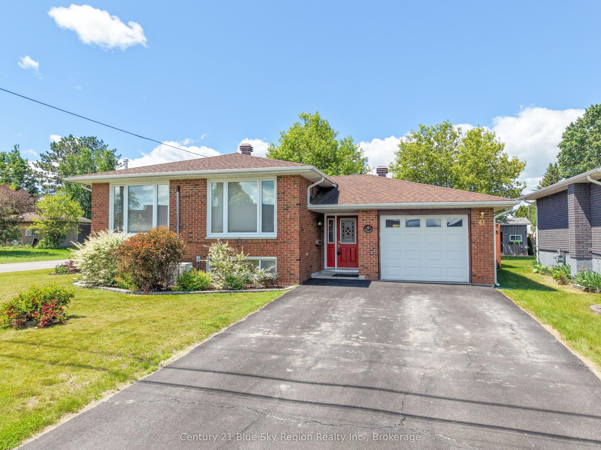 41 Michaud Street, West Nipissing — Detached for sale, photo 1