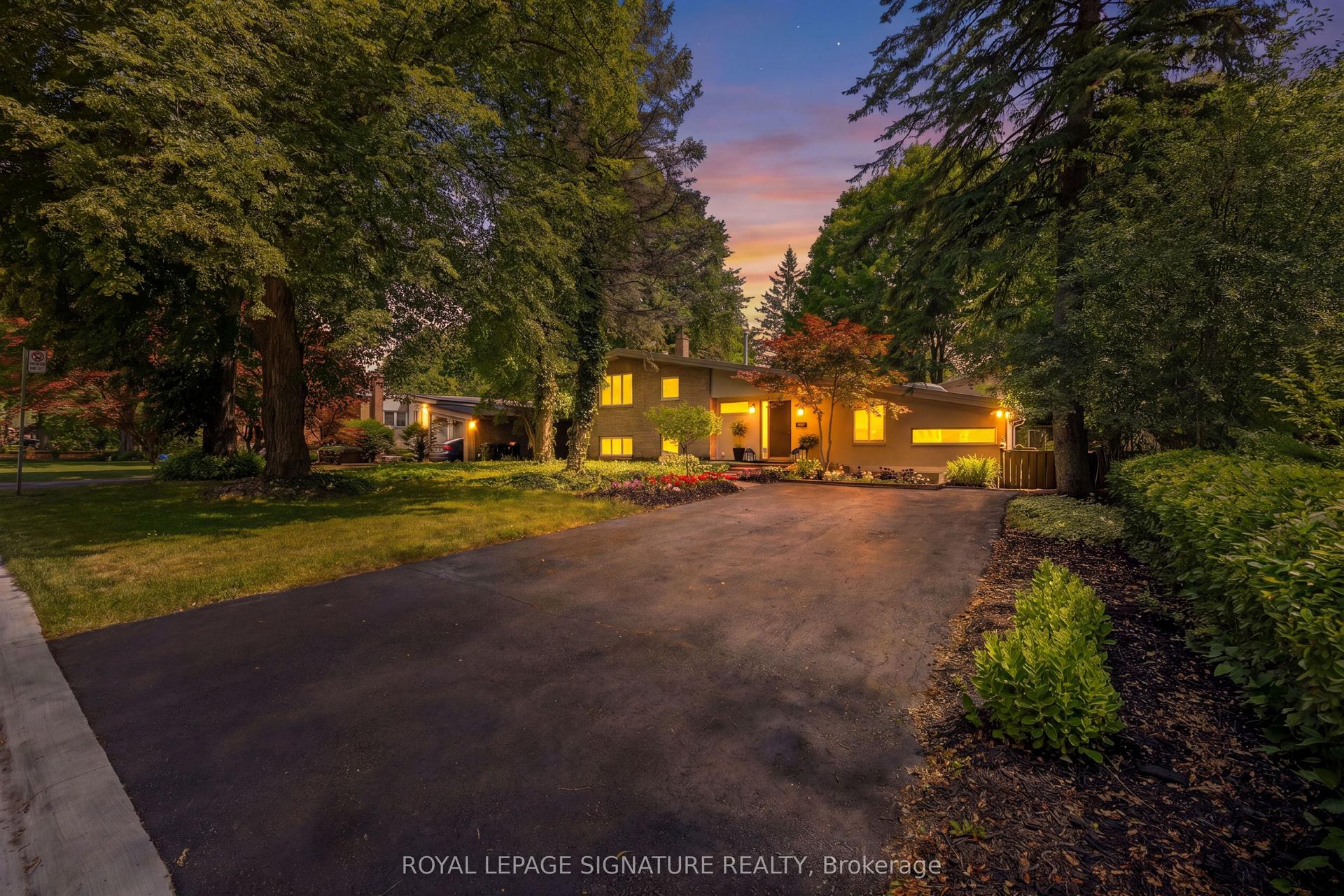 29 Farmcote Road, Toronto — Detached for sale, photo 1
