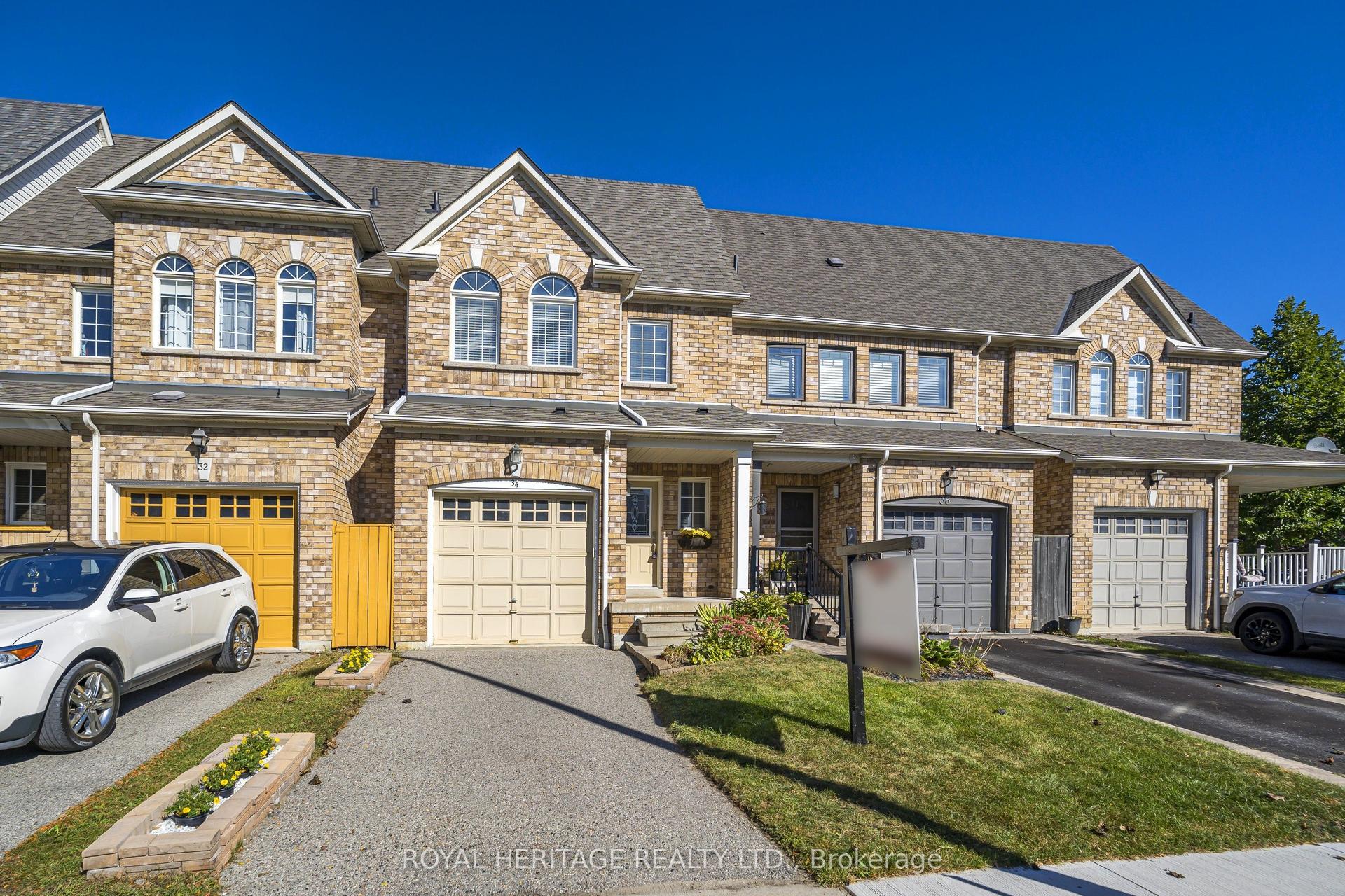 34 Gateway Court, Whitby — Townhouse for sale, photo 1