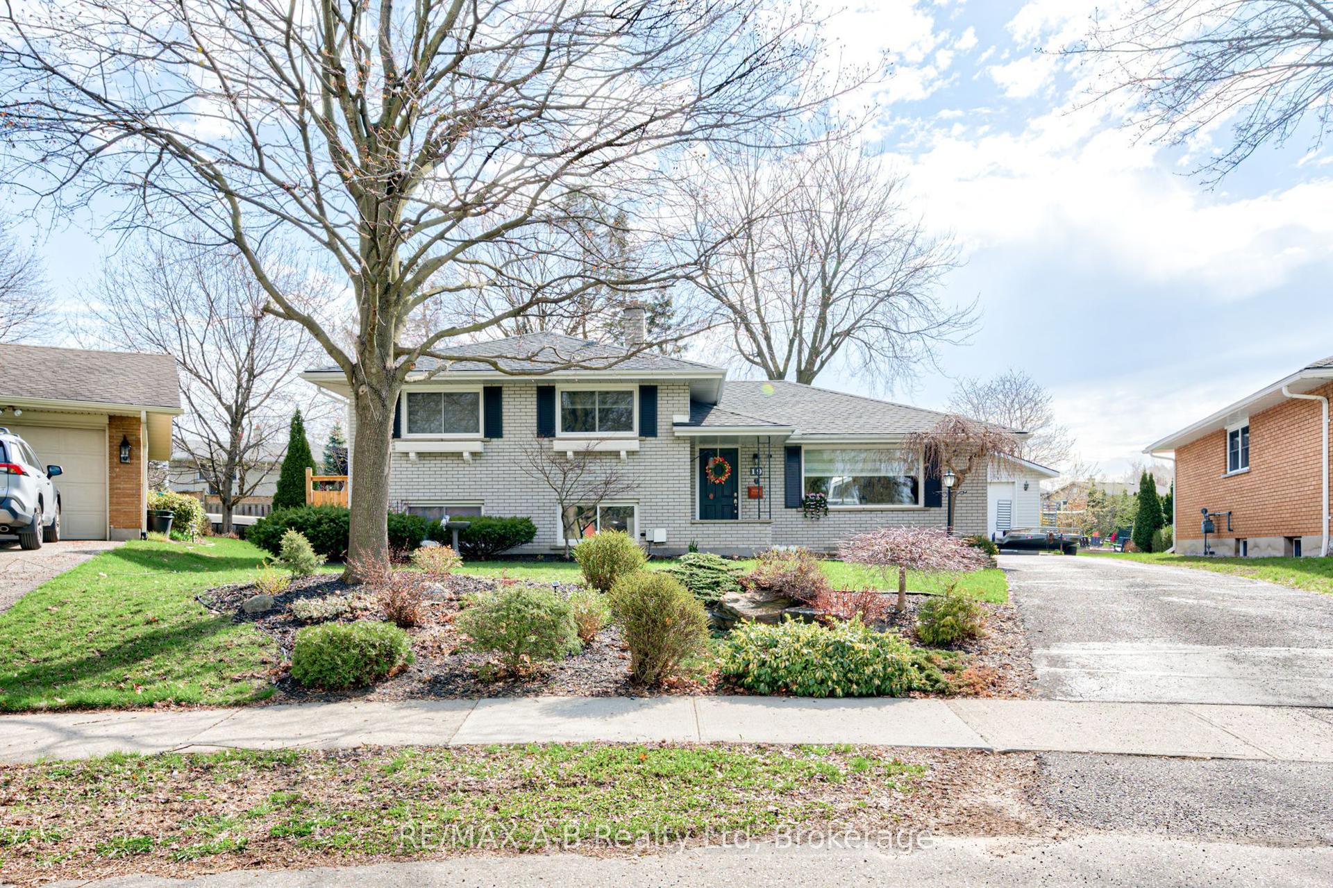 19 Linton Place — photo 1