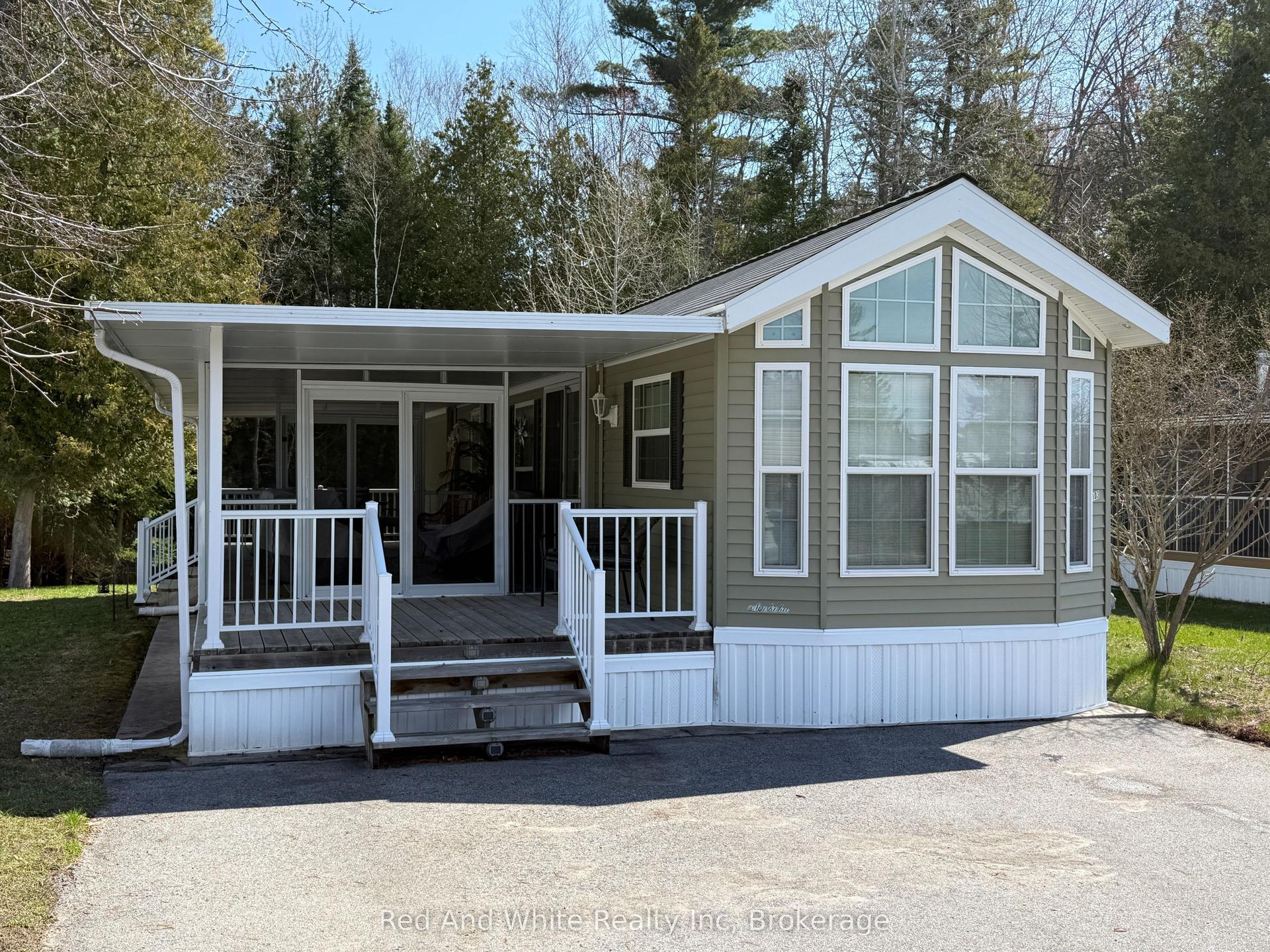 103 Madawaska Trail — photo 1