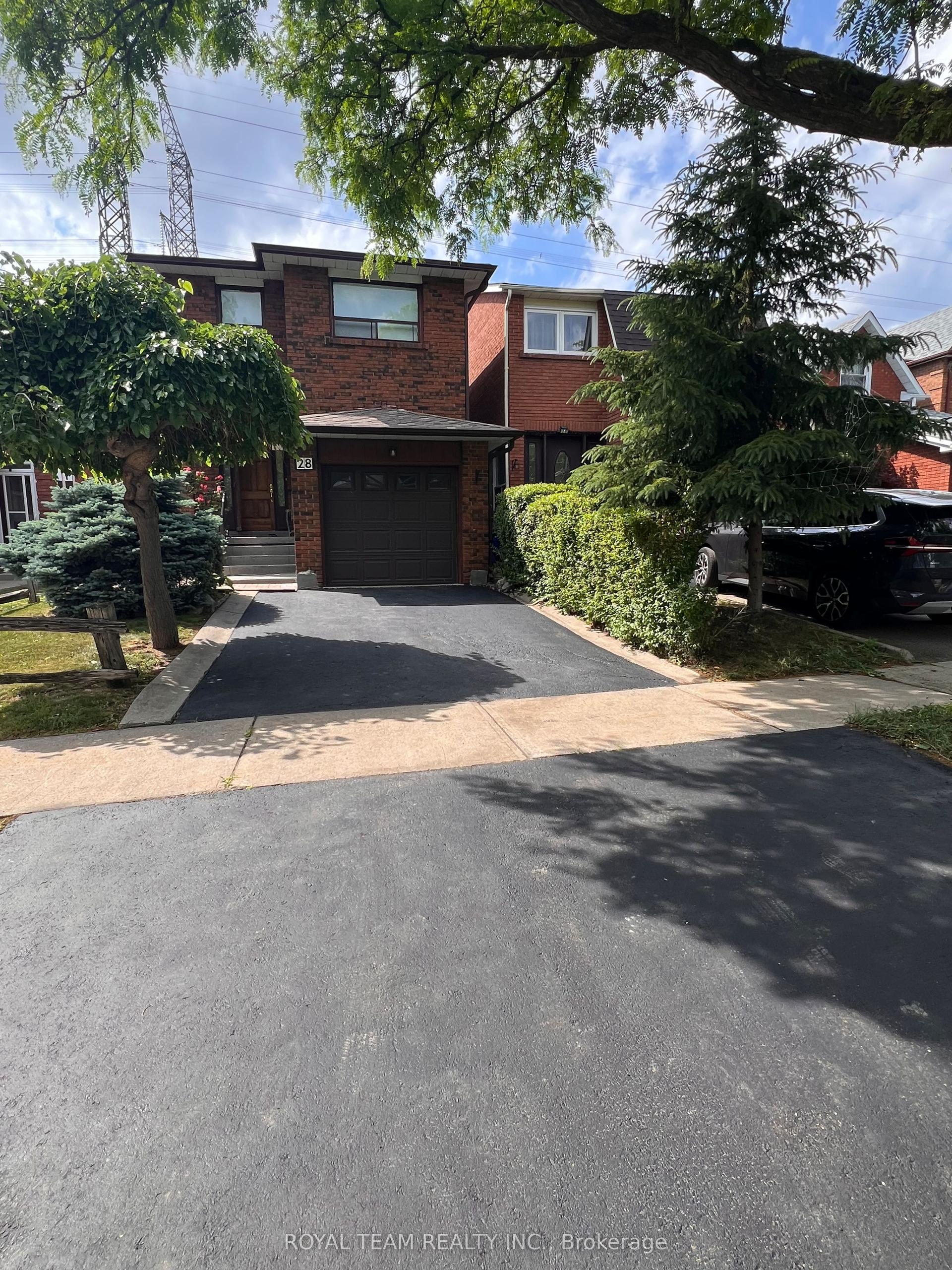 28 Oakmount Crescent — photo 1