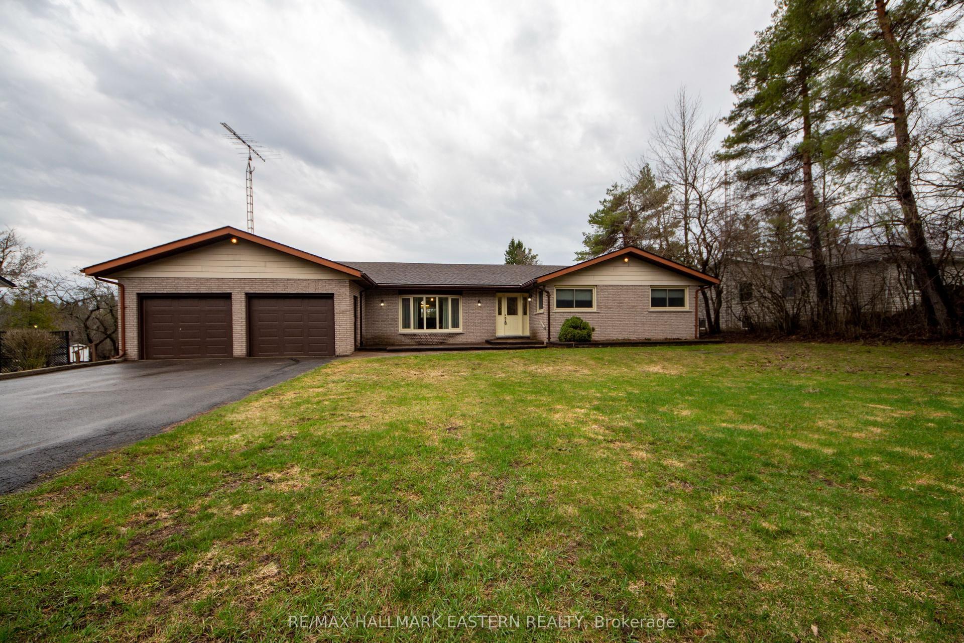 1239 7th Line — photo 1