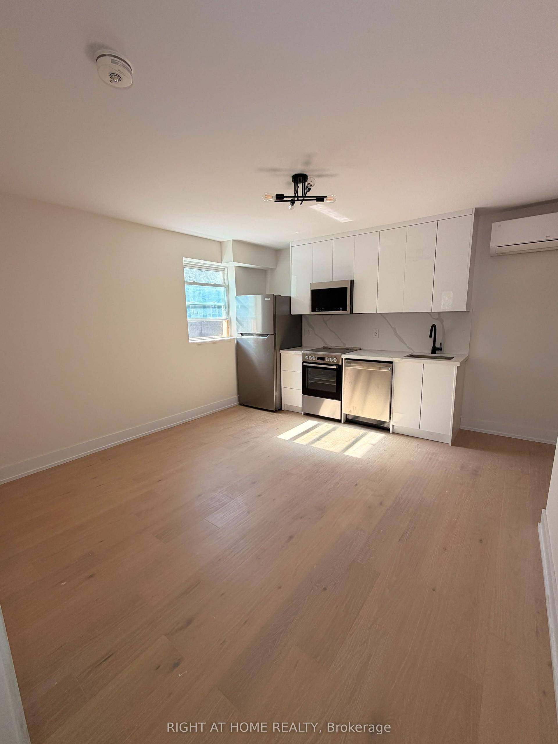 3384 Lake Shore Boulevard W 201 #201, Toronto — Multiplex for lease, photo 1