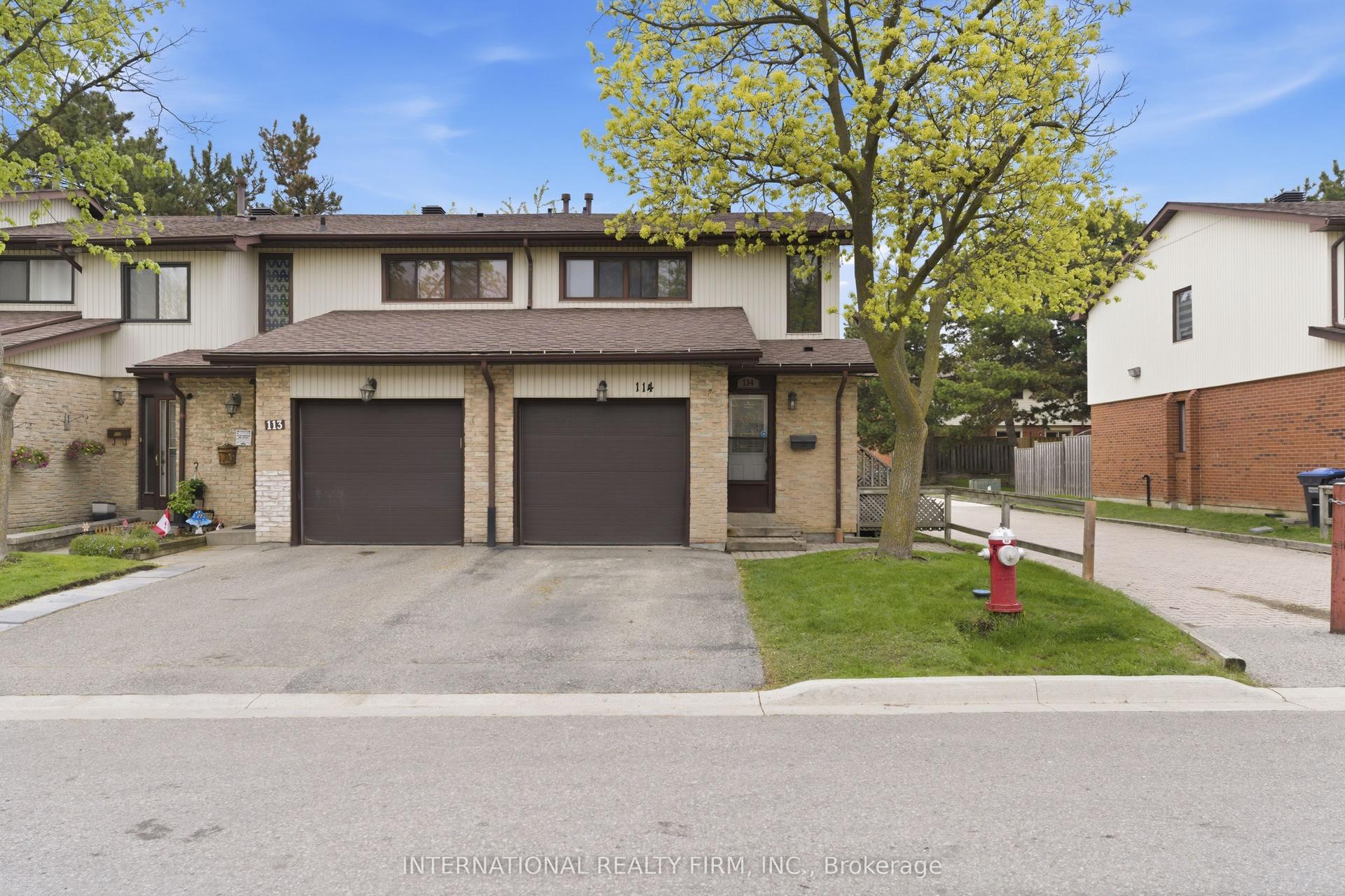 114 Foster Crescent 114 #114 — photo 1