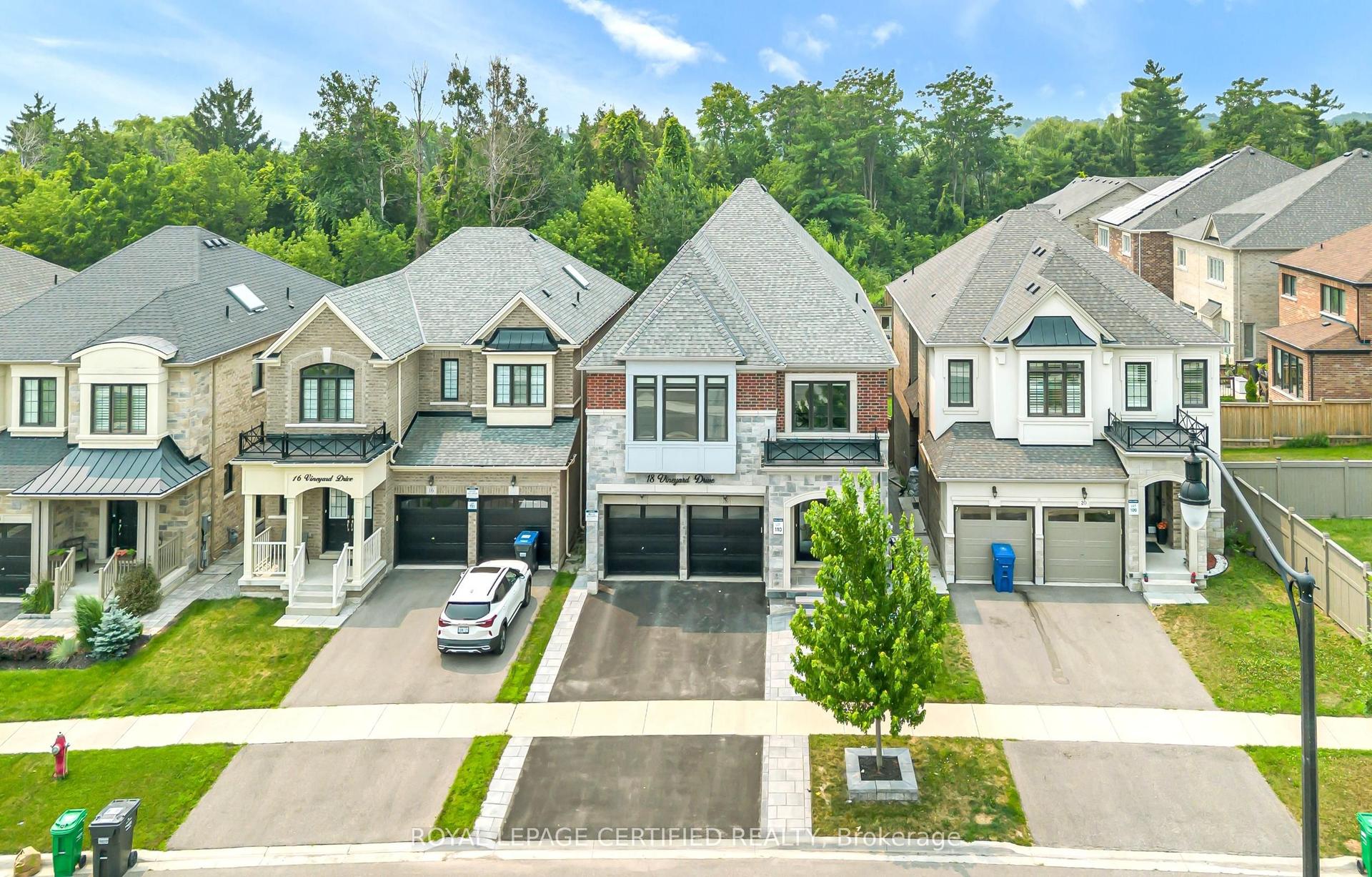 18 Vineyard Drive, Brampton — Detached for sale, photo 1
