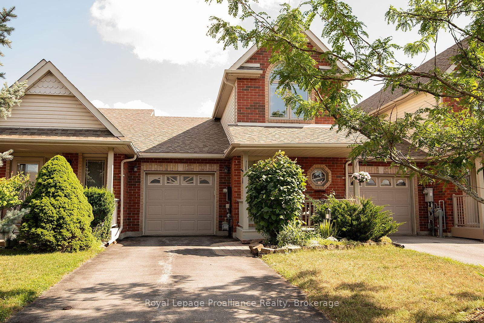 31 Hawthorn Street, Belleville — Townhouse for sale, photo 1
