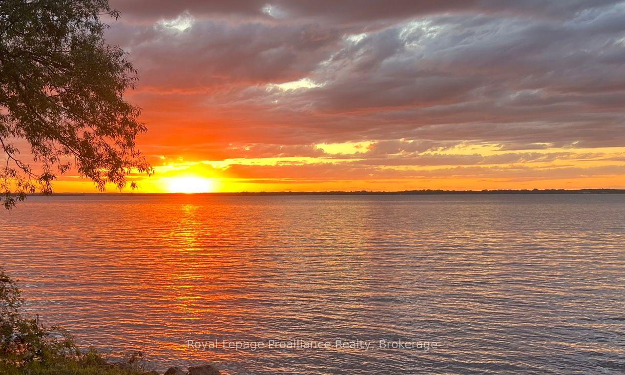 906 N Big Island Road, Prince Edward County — Detached for sale, photo 1