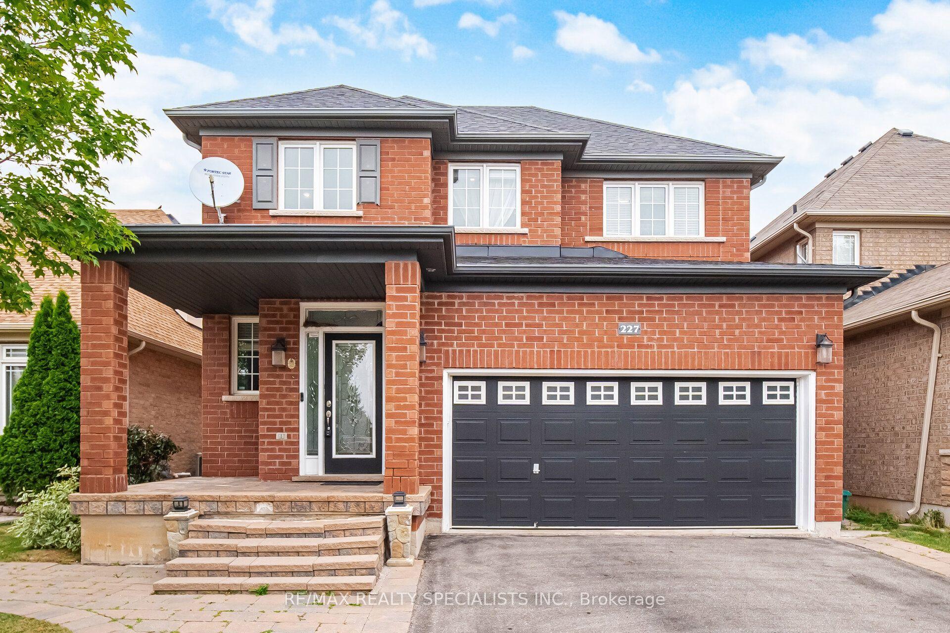 227 Minto Crescent, Milton — Detached for sale, photo 1