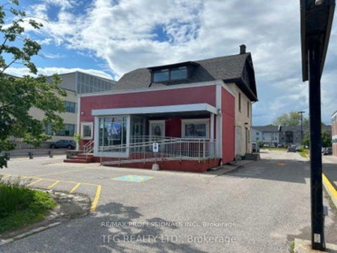 306 King Street W, Oshawa — Detached for lease, photo 1