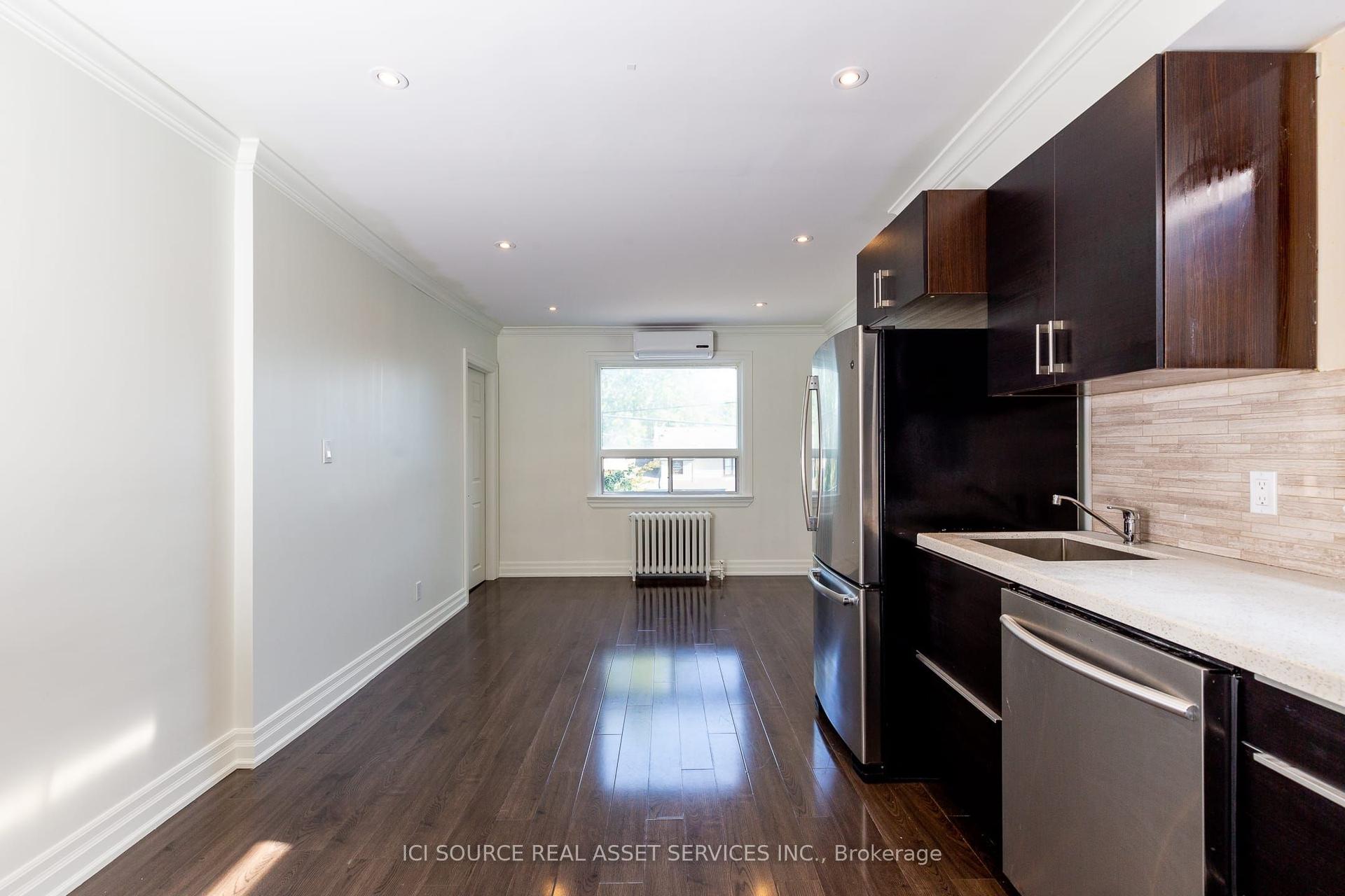 253 Lakeshore Road E D #D — photo 1
