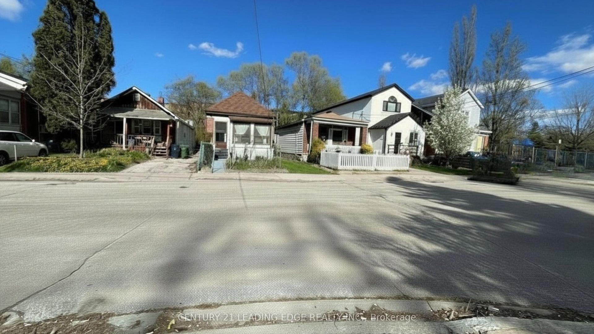 25 Madelaine Avenue — photo 1