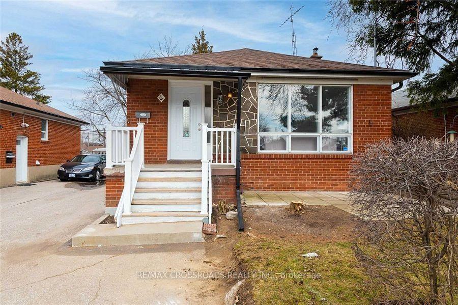 6 Larkhall Avenue, Toronto — Detached for lease, photo 1