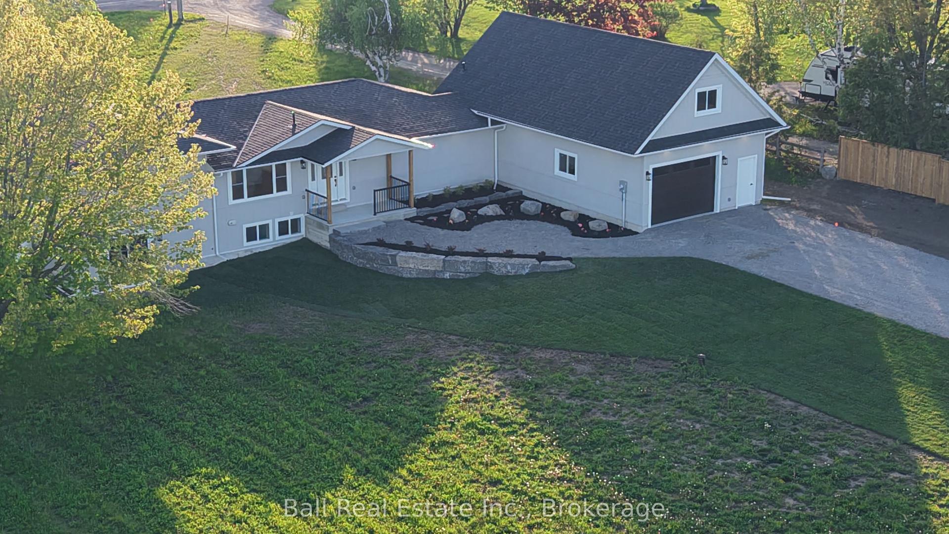 73 Lakeview Crescent — photo 1